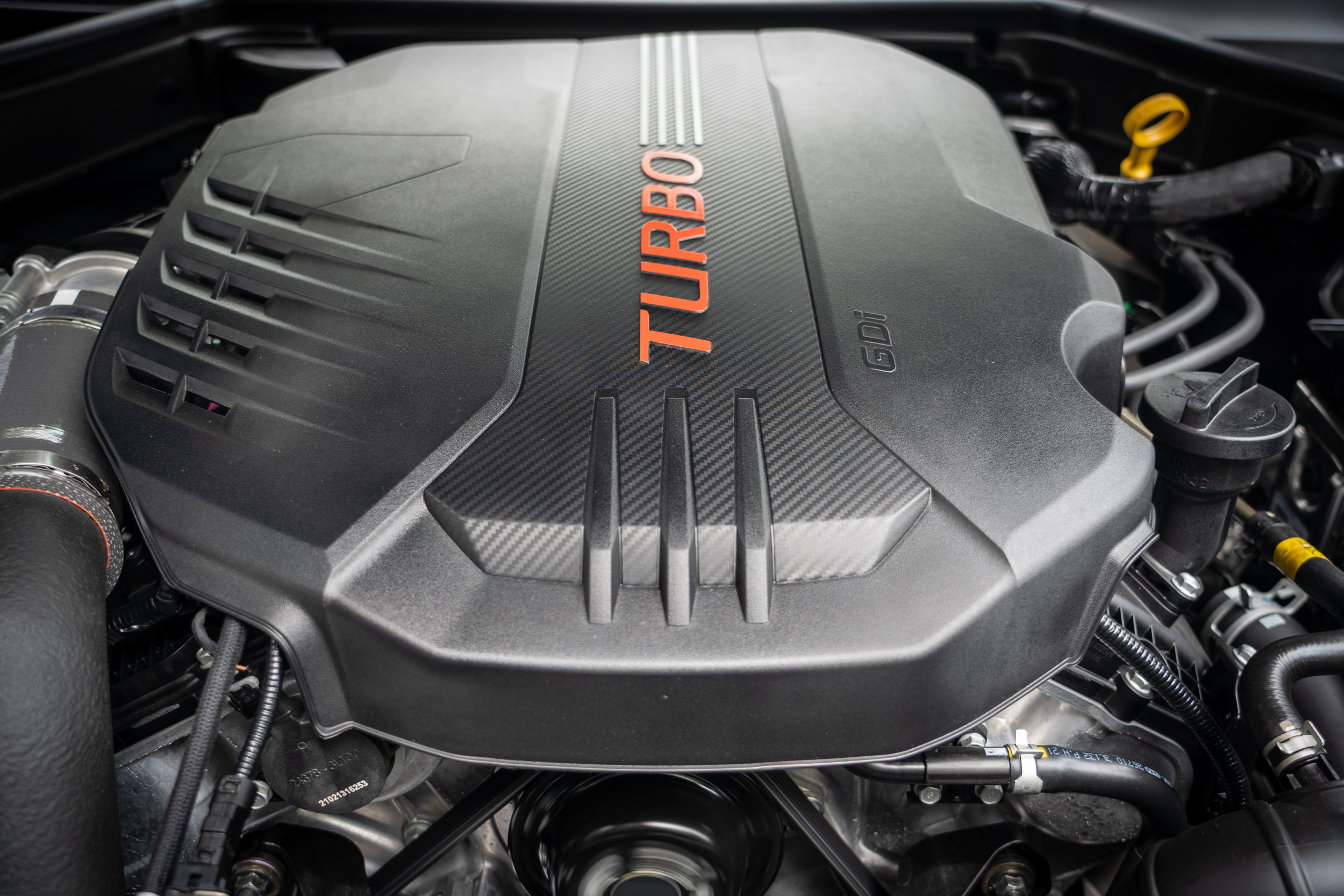 搭載缸內直噴雙渦輪增壓 V6 汽油引擎，具備 366ps / 6000rpm 最大馬力與 52kgm / 1300~4500rpm 最大扭力輸出。