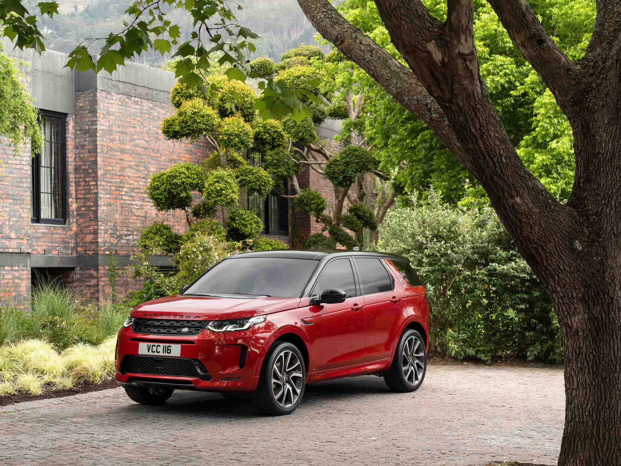 Land Rover Discovery Sport。