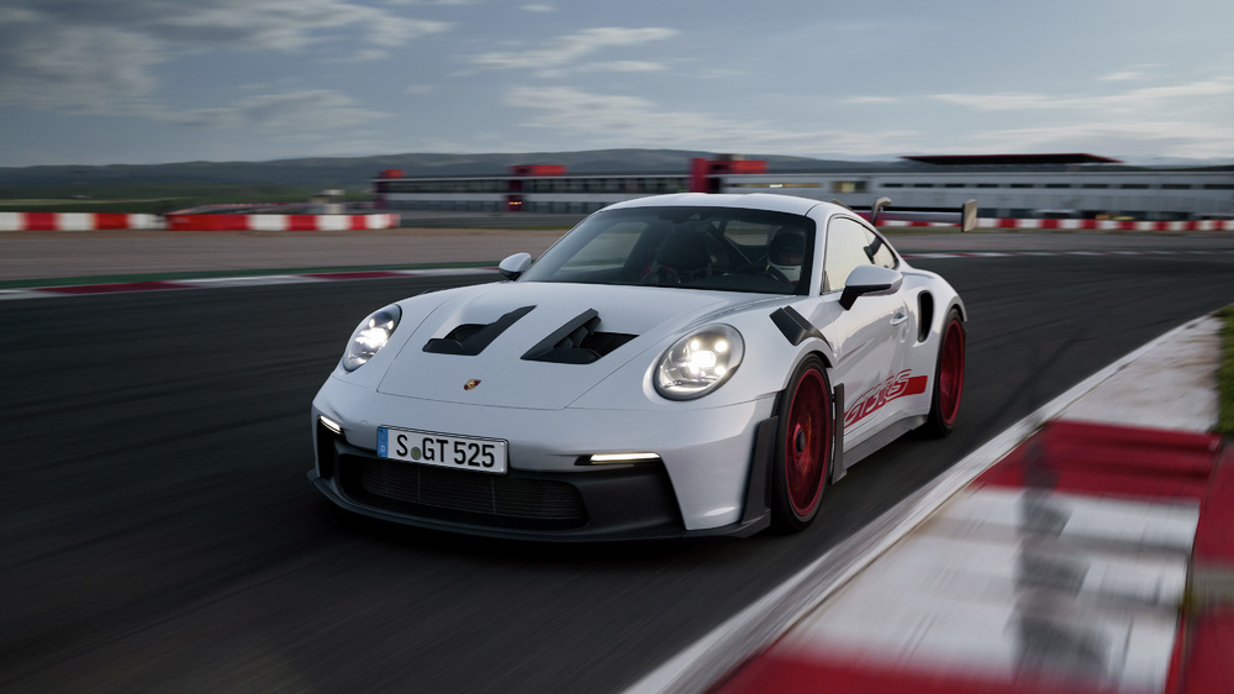 為性能而生！全新 Porsche 911 GT3 RS 正式登場，台灣建議售價價 1,223 萬元起