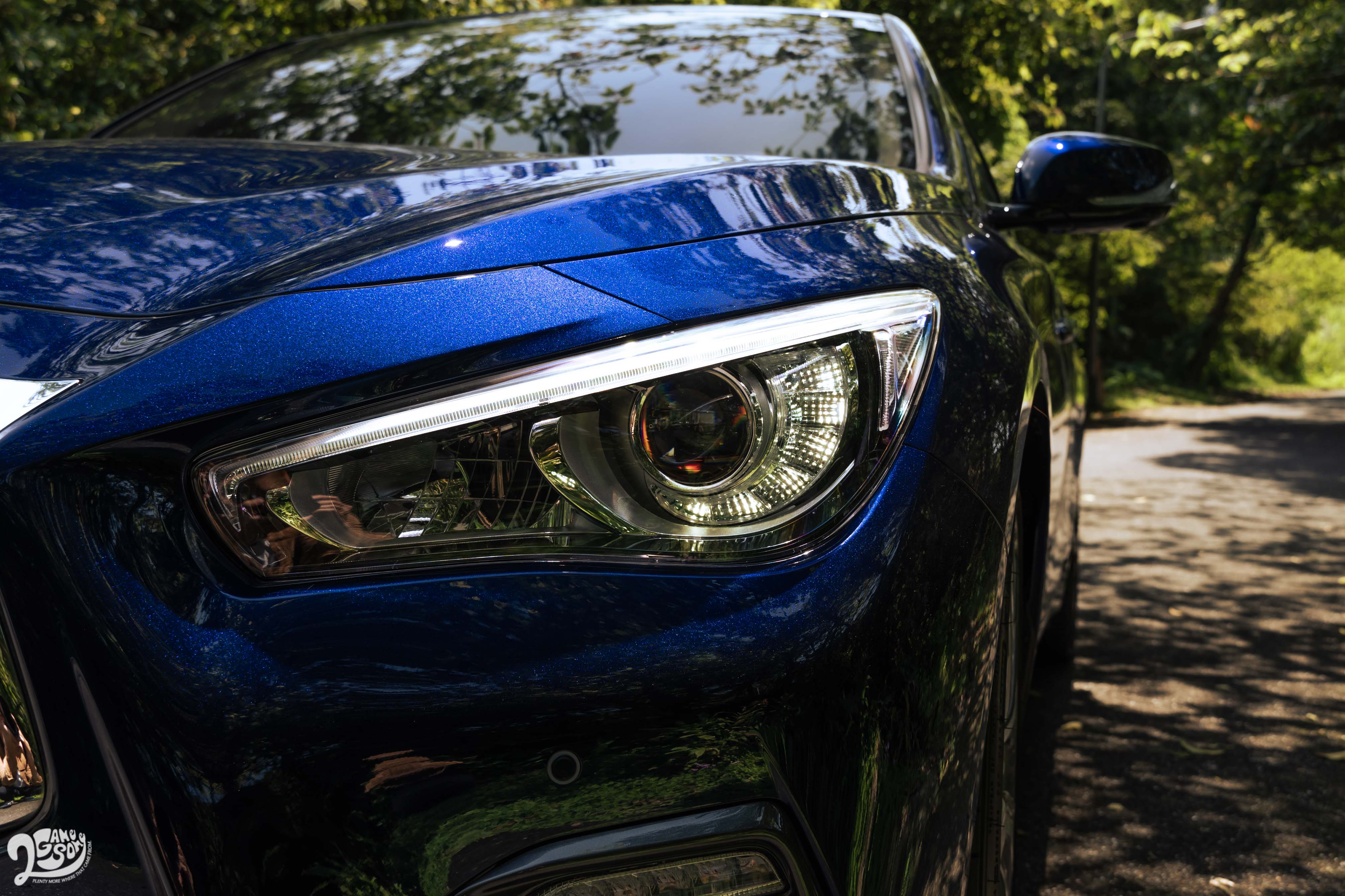 Silver Sport 的 LED 狩獵者頭燈配備主動轉向與遠近光自動啟閉功能。