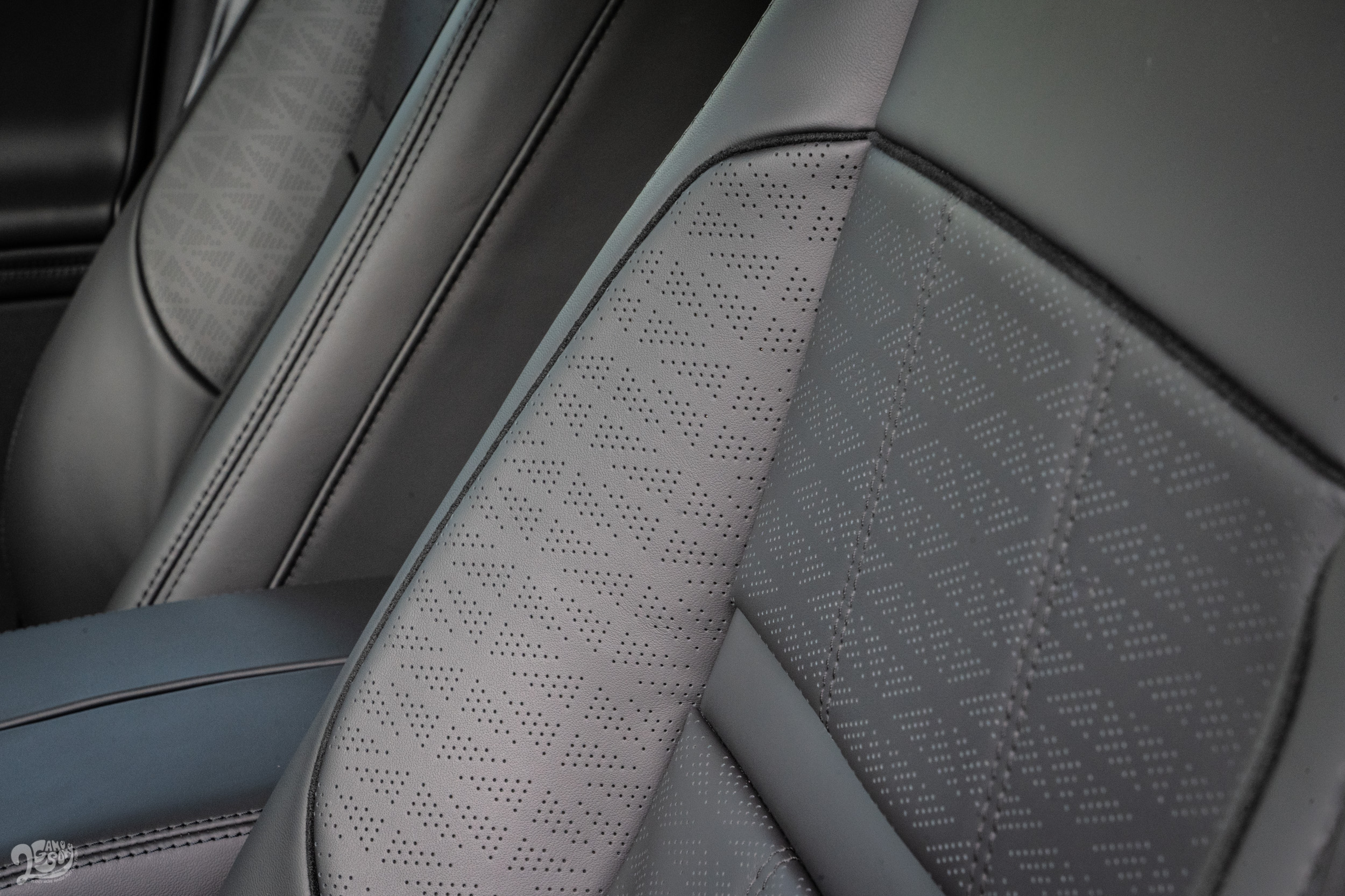 溫莎皮革座椅質感相當優異,不可選配實屬可惜。