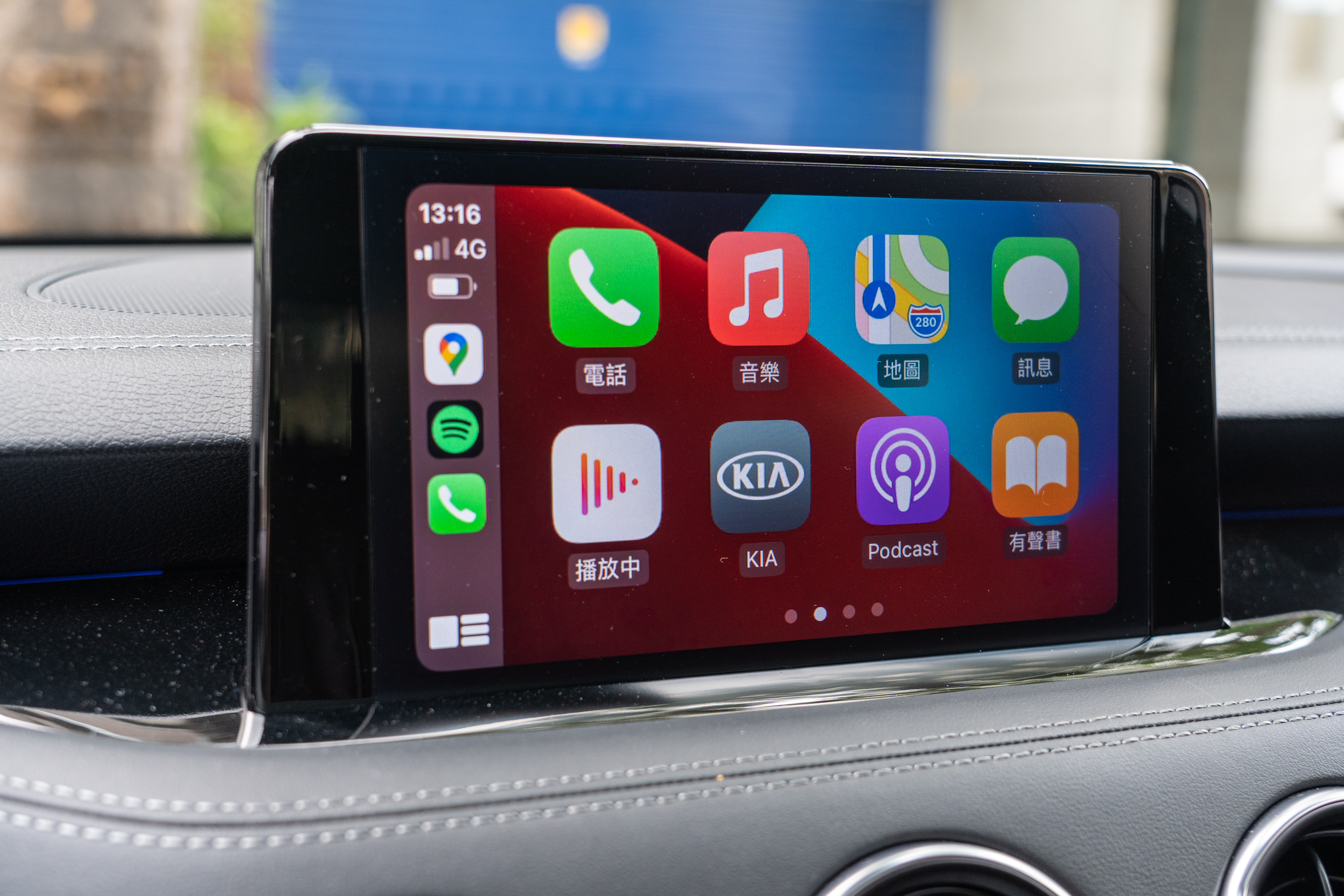 具備無線 Apple CarPlay 與 Android Auto 手機整合系統，彌補了無中文介面的車機缺憾。 