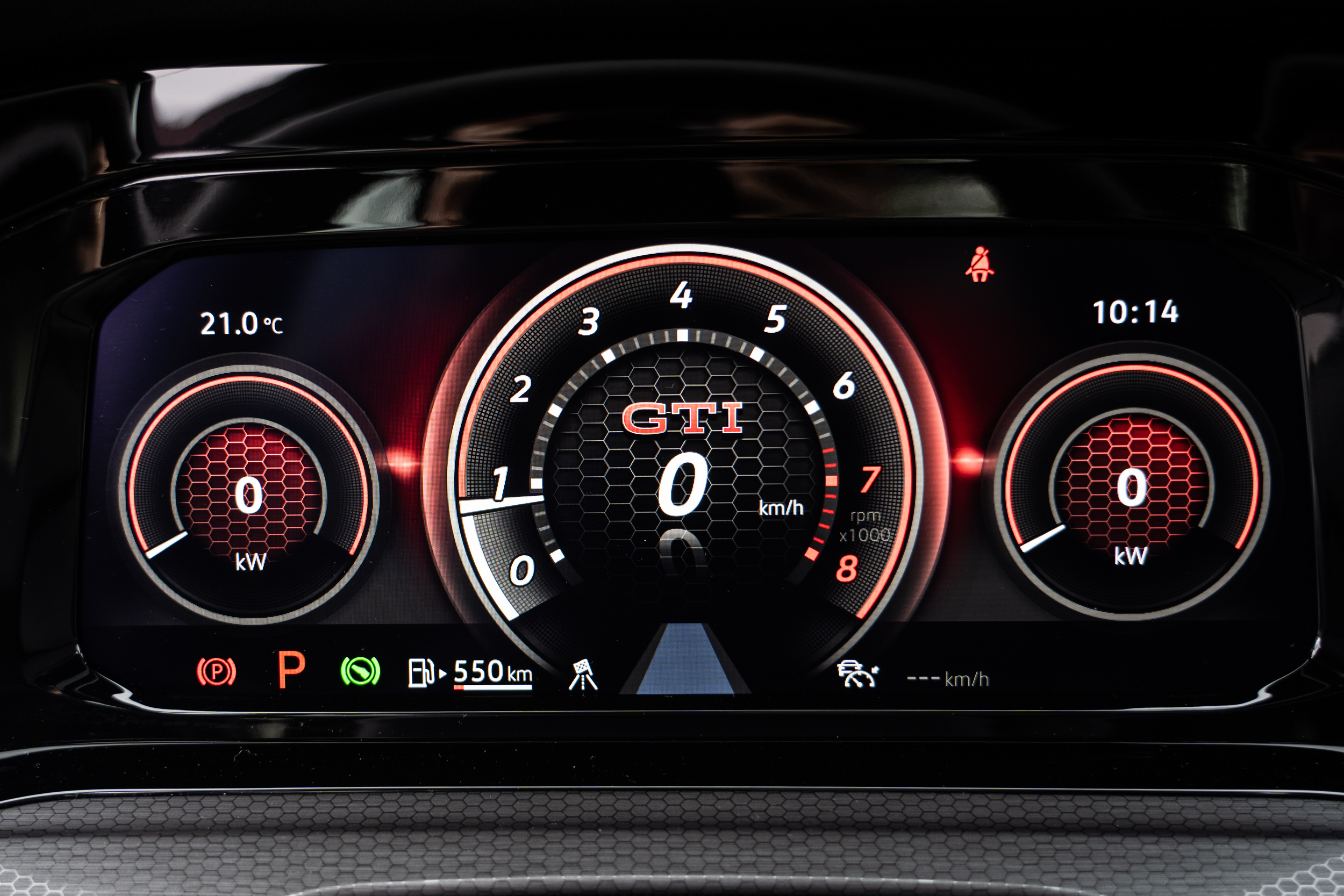 10.25 吋全邏輯數位化儀表設計 GTI 專屬模式。