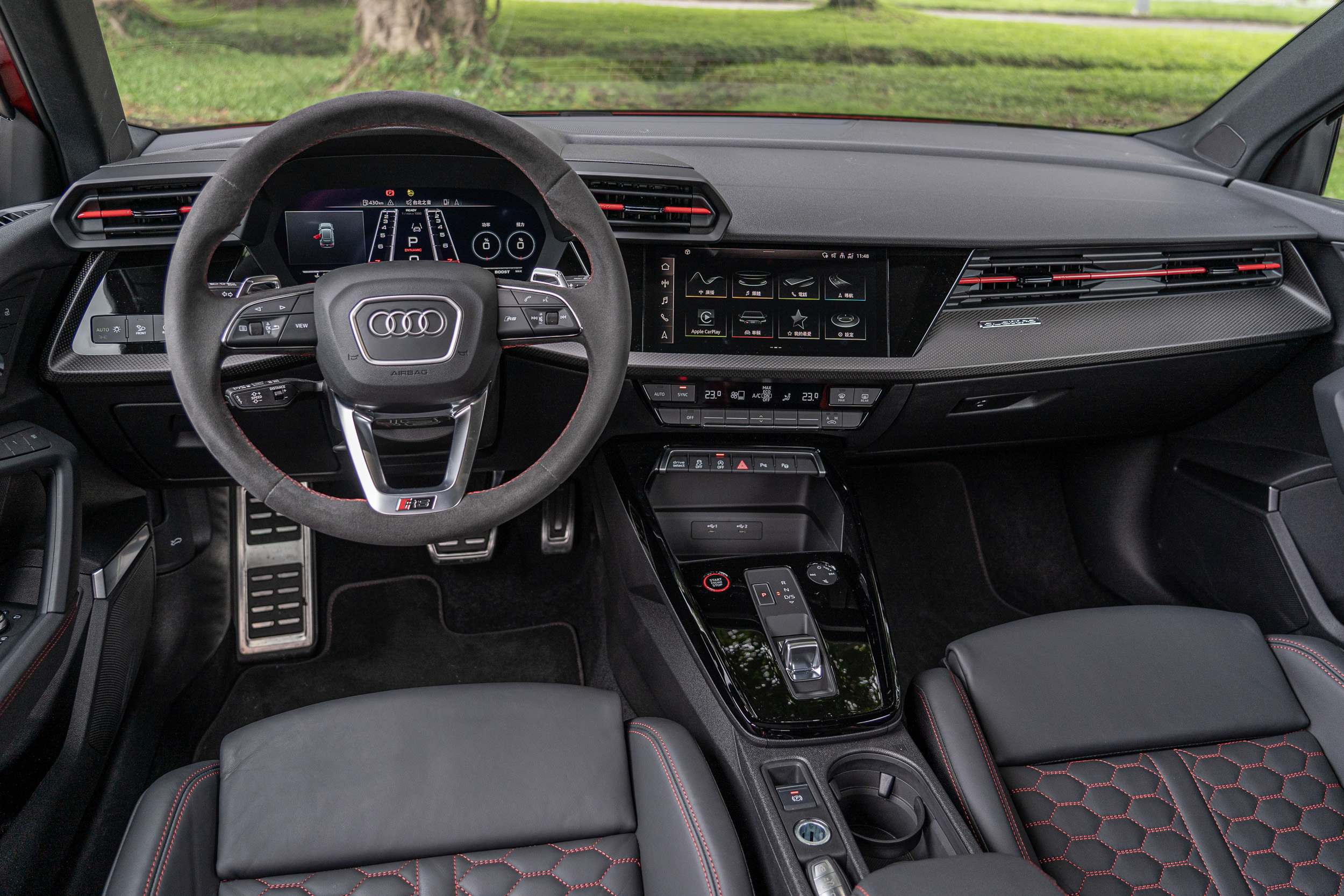 以整體輪廓而言,RS 3 Sportback 的內裝陳設依舊維持家族化的樣貌。