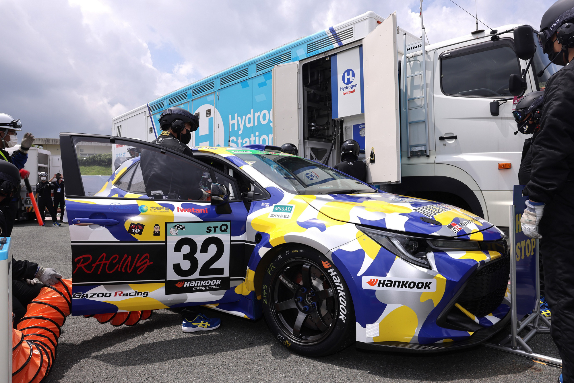 Toyota Corolla H2 Concept 氫動力賽車比賽期間進站加氫作業