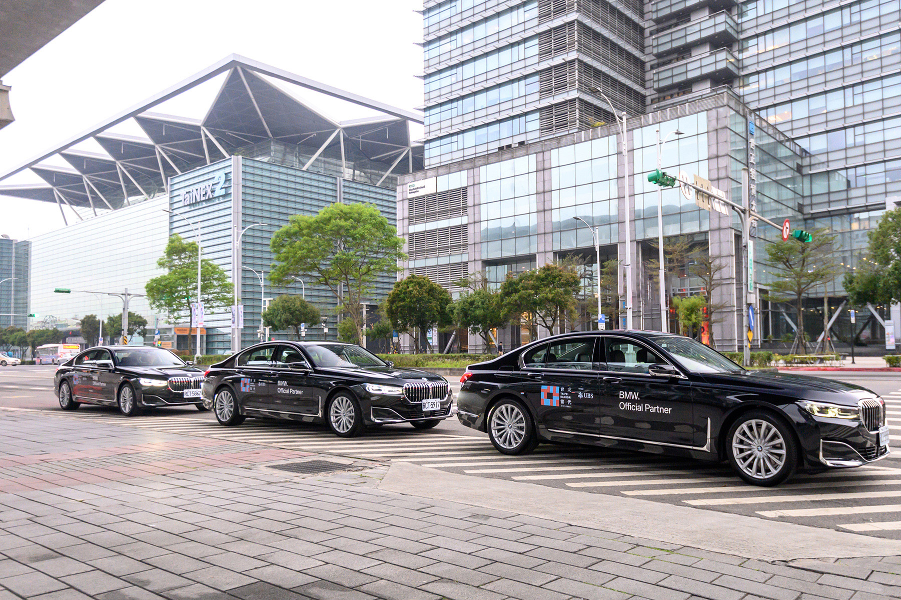 全新 BMW 7 系列成為台北當代藝術博覽會海內外貴賓指定用車。