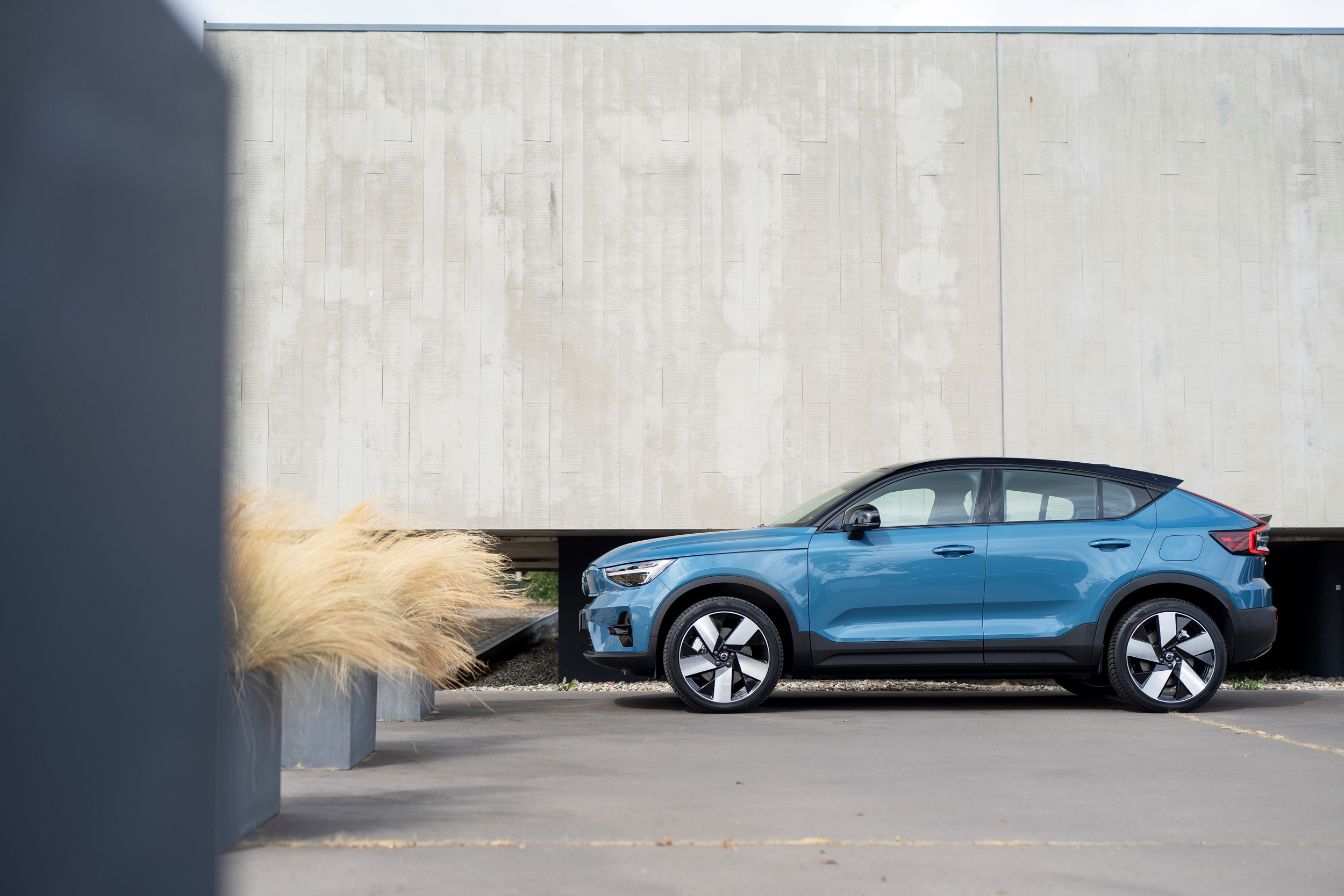 除了單馬達配置的 XC40 Recharge，Volvo 旗下第二款純電作品 C40 Recharge 也已經列入台灣分公司今年的產品導入規劃。