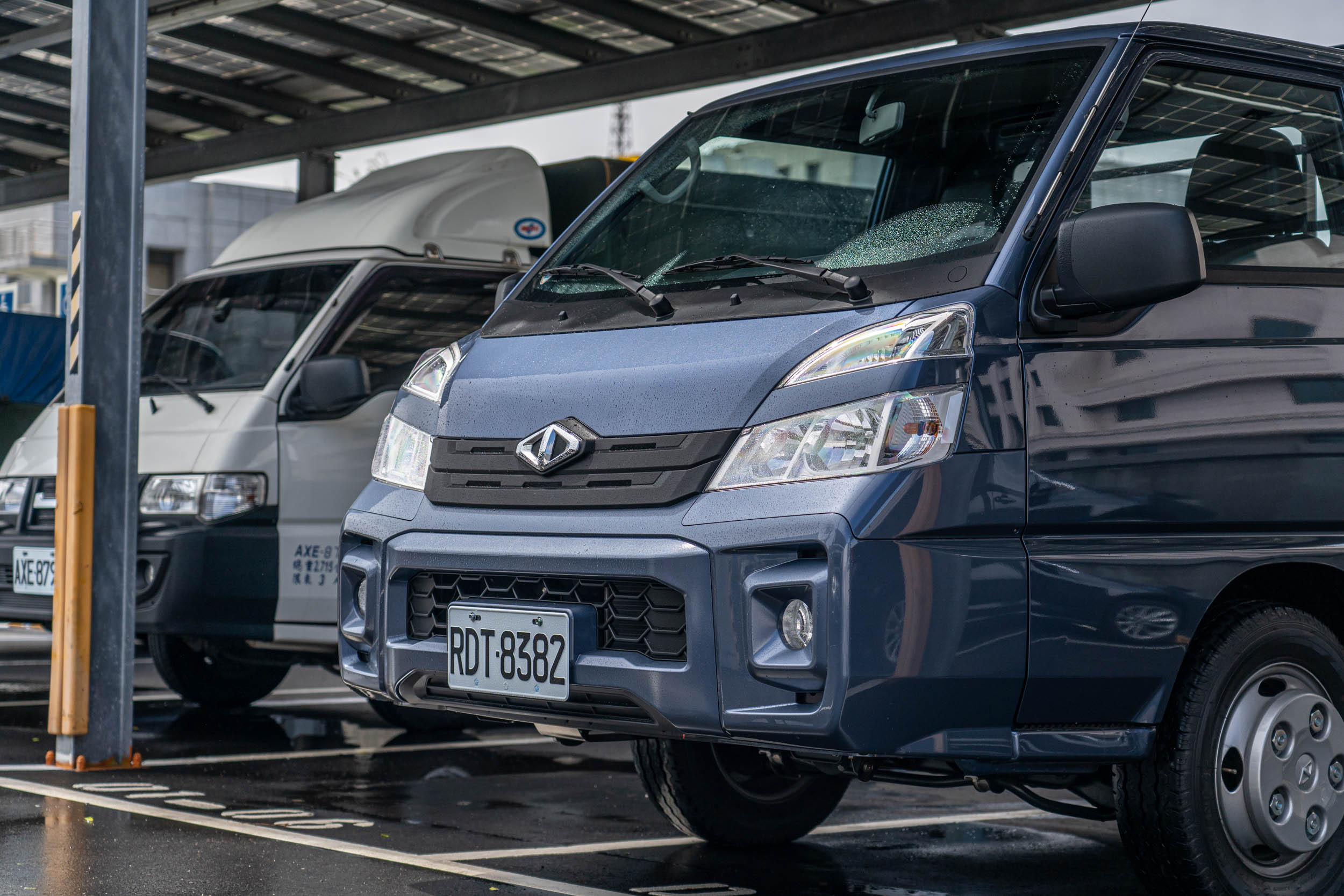 堅兵 P350 Hybrid 在外觀造型上很大程度沿用自家得利卡的元素。