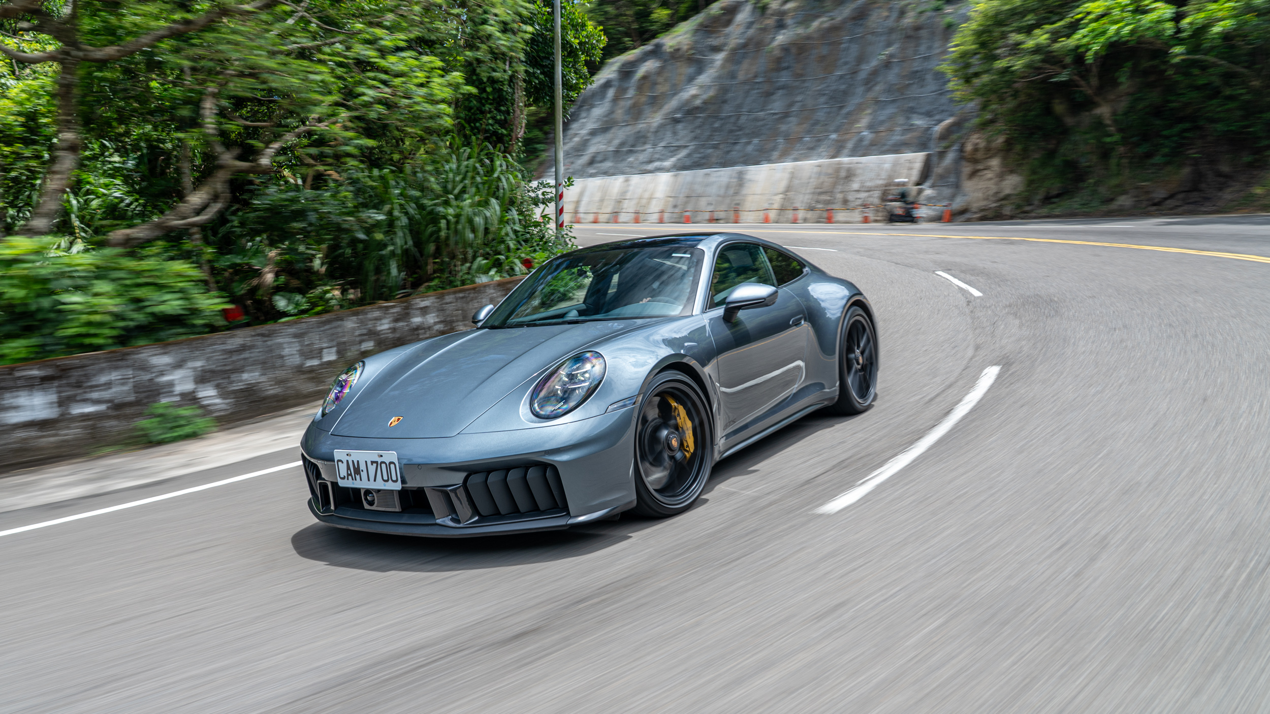 電氣化後的信仰是仍舊堅實、還是蕩然無存?|Porsche 992.2 Carrera GTS T-Hybrid 試駕