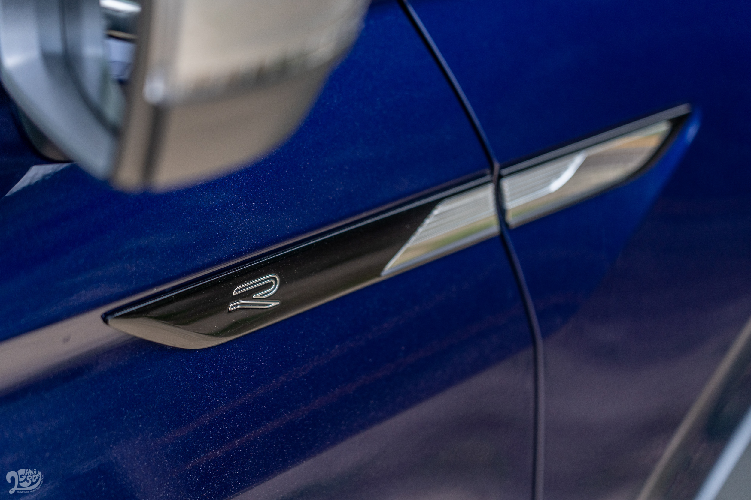 R 字樣的品牌識別,就算是本次所試駕的非正統 R 車型也有所配置。