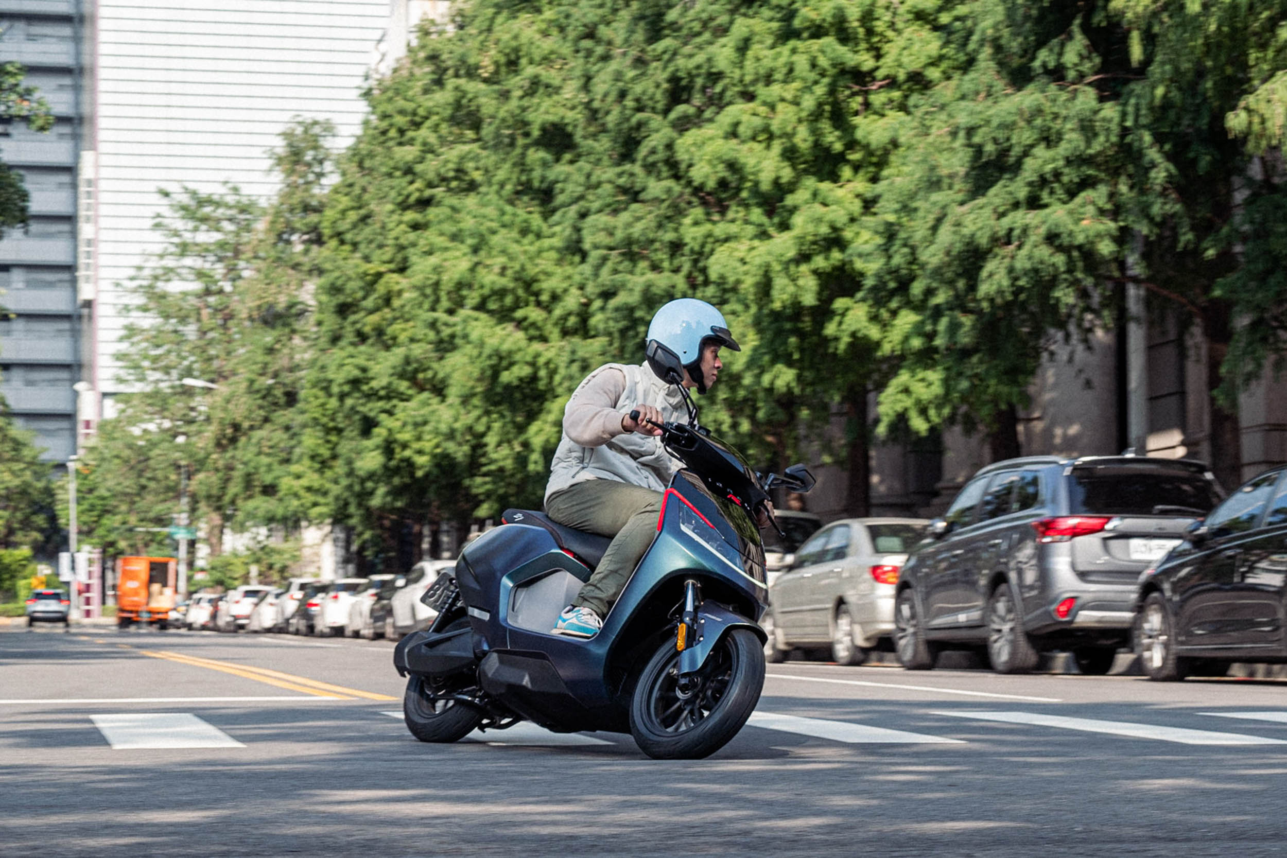 俐落的車身動態加上強大的加速力道,S7R 騎乘起來非常具有王者旗艦感受。