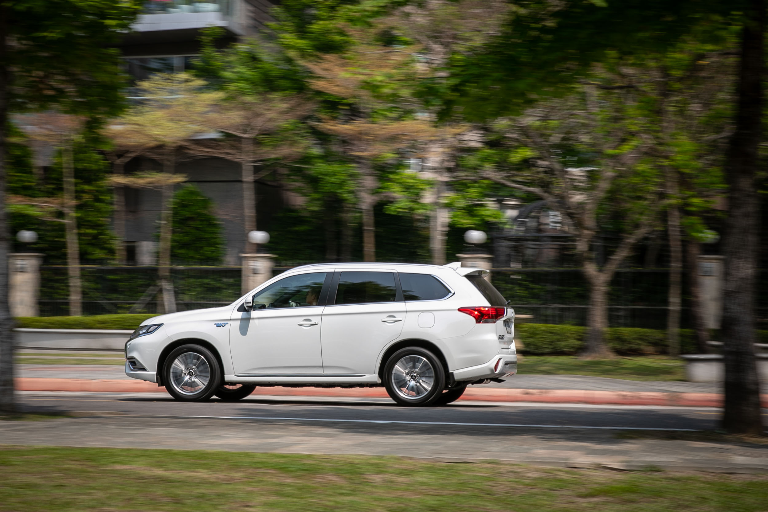 若以都會通勤為主,充電環境也容易取得,Outlander PHEV 確實會是相當省油的代步夥伴。