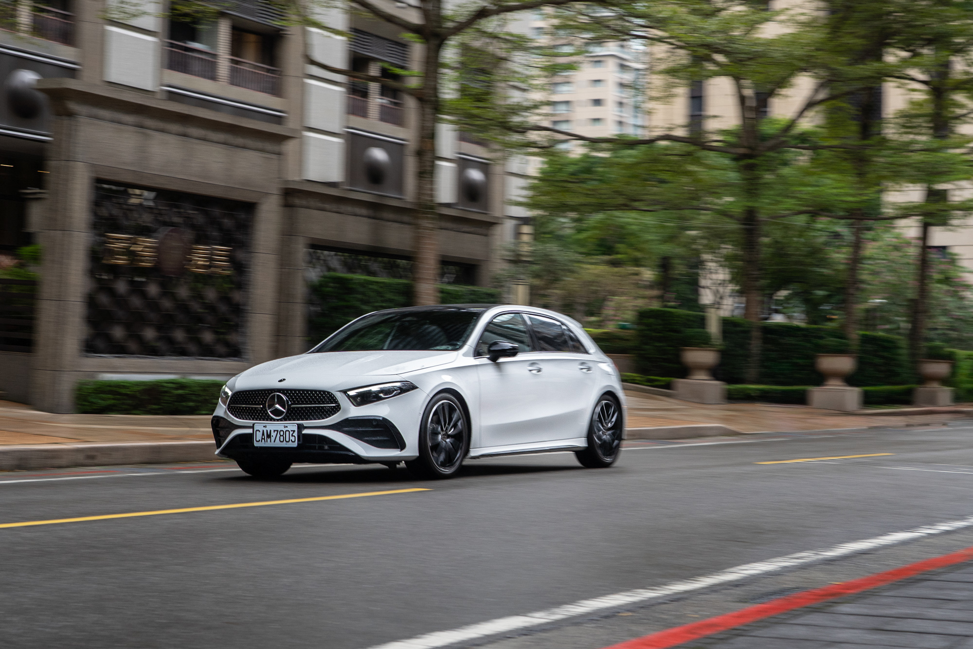 油門反應順暢、變速箱換檔節奏也相當平順，動力反應相當適合日常通勤。