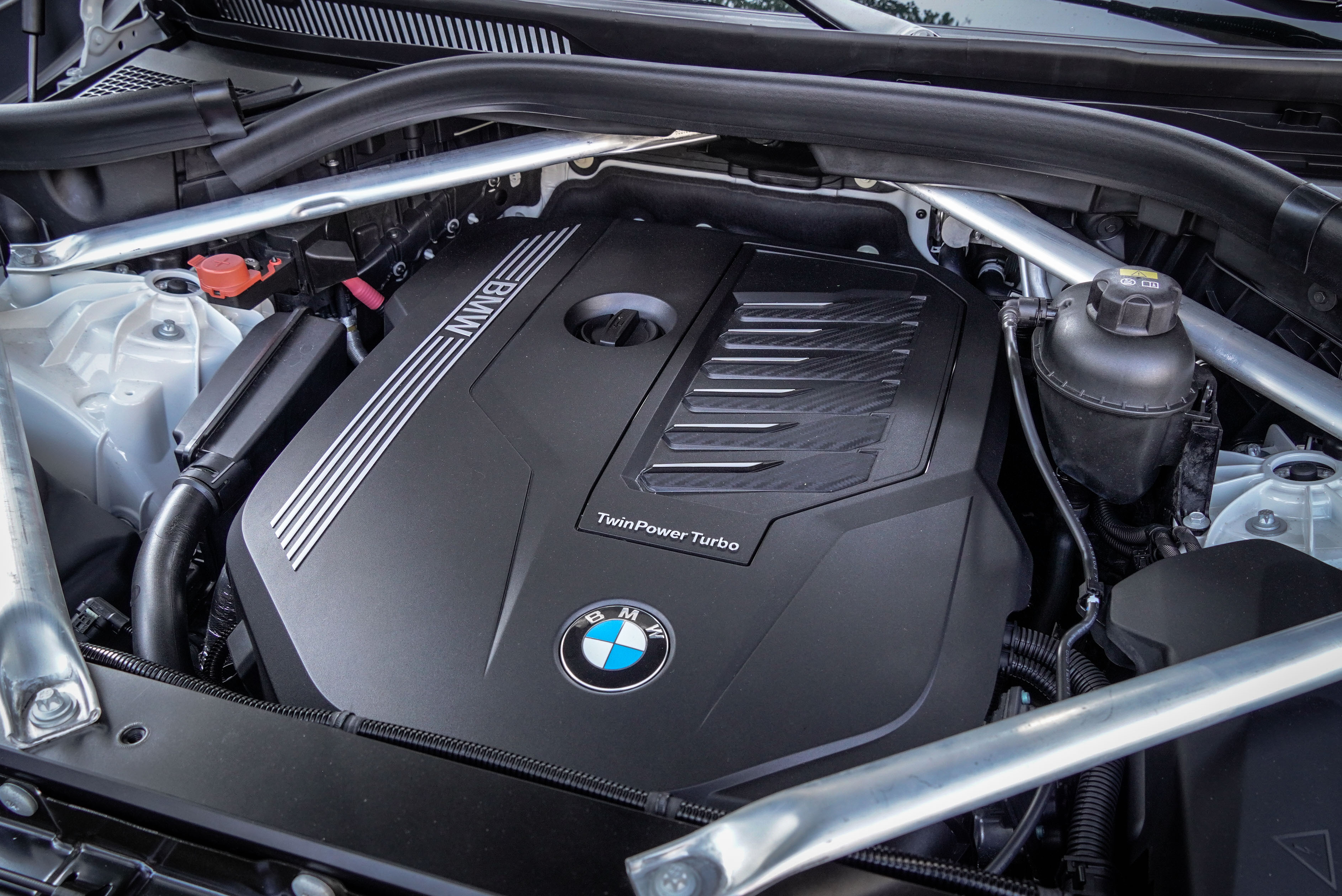 X6 xDrive40i 動力源自 3.0 升 TwinPower Turbo 直列六缸引擎。