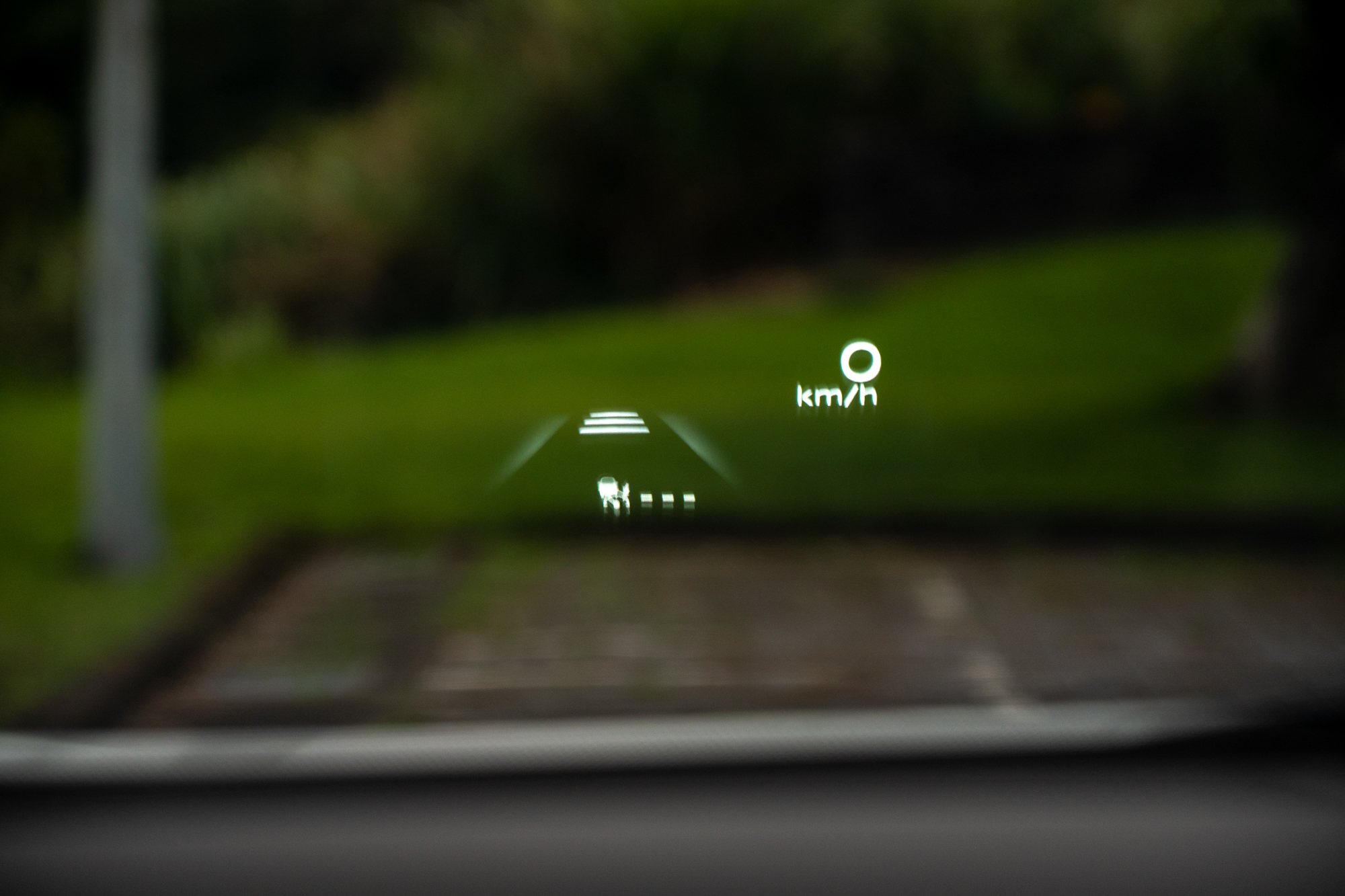 X-TRAIL輕油電旗艦版另外配備10.8吋數位抬頭顯示器。