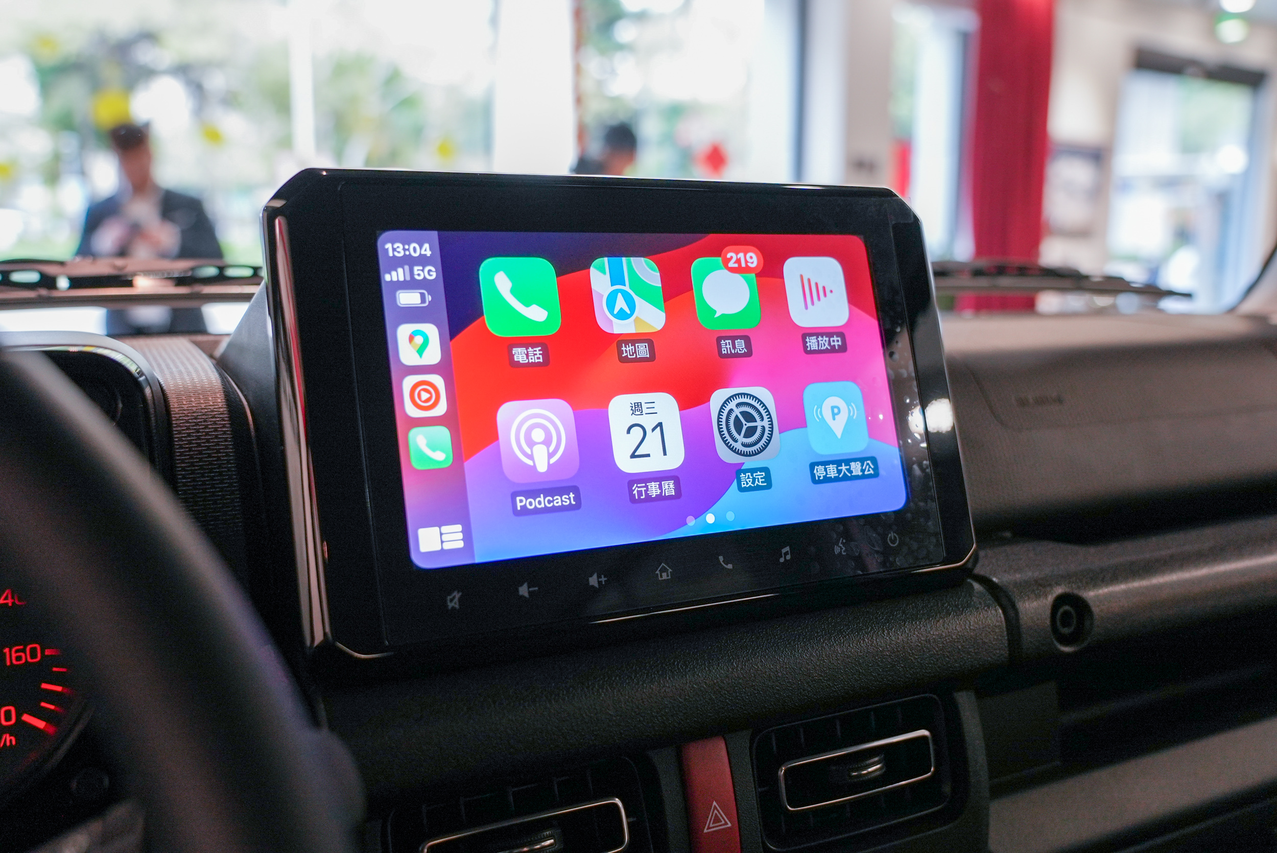 中央九吋螢幕支援 Apple CarPlay / Android Auto。