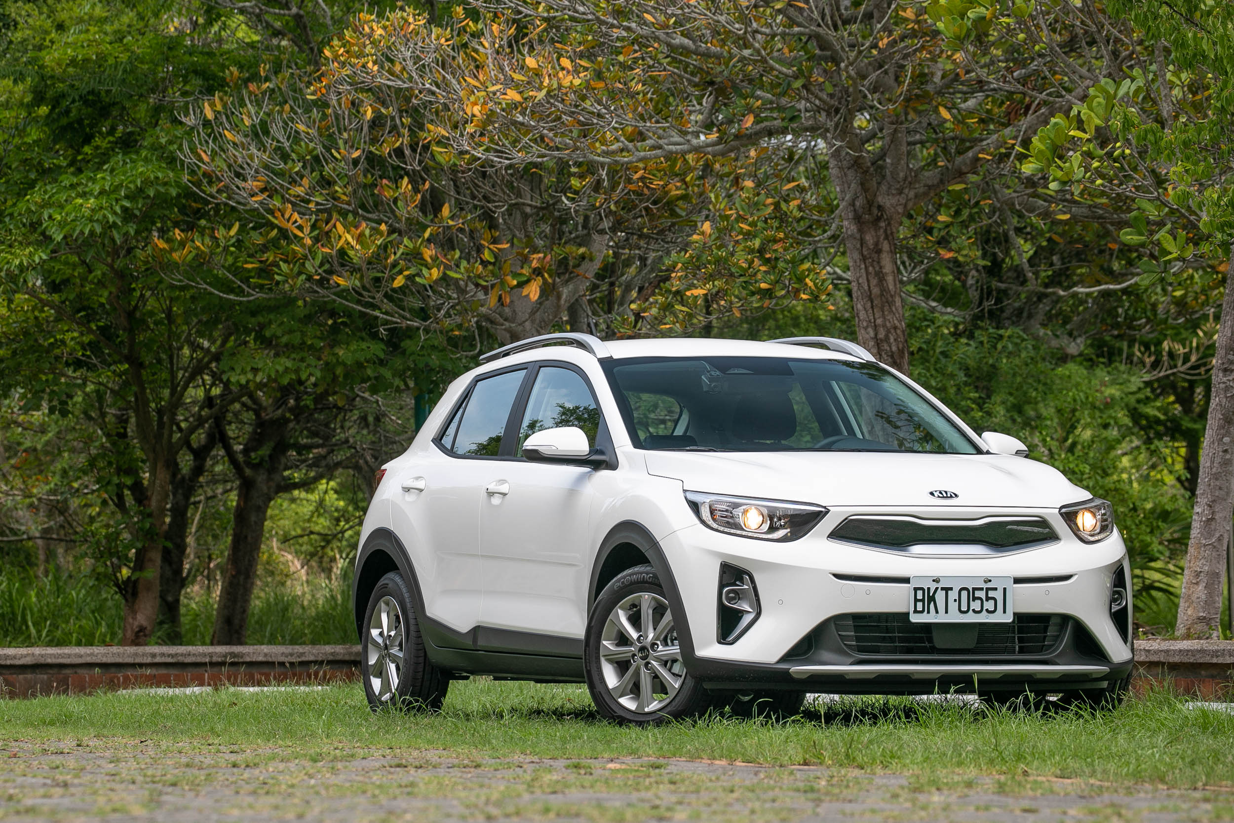 試駕車型為 Stonic 1.4 驚艷版,售價為新台幣 79.9 萬元。