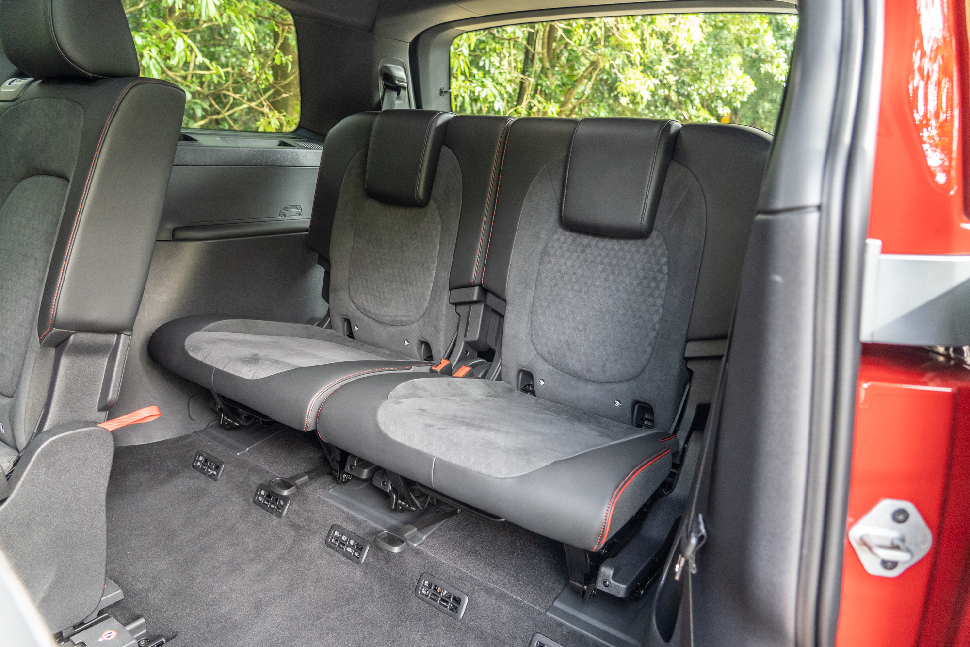 第三排乘坐空間也相當舒適寬敞。