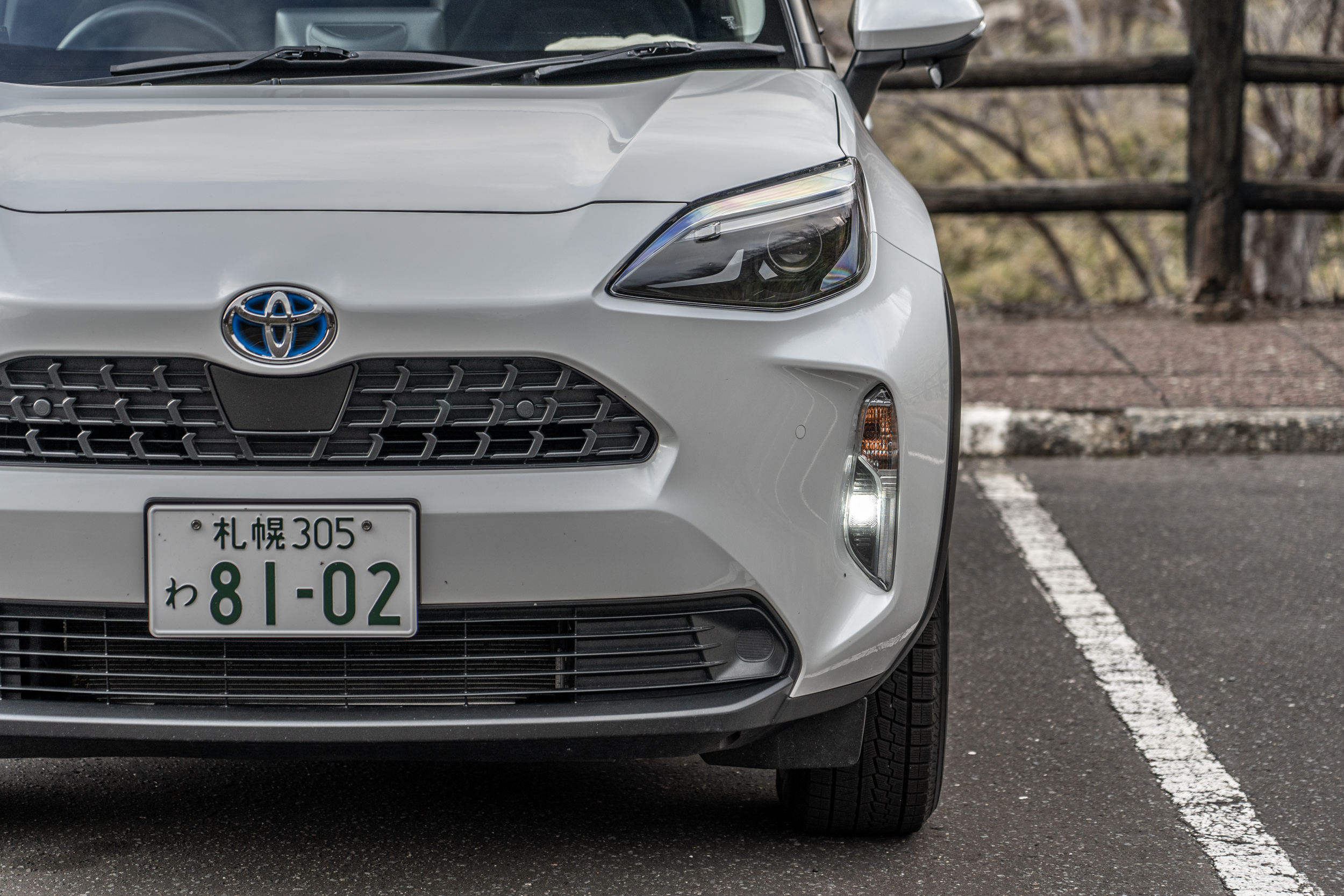 燈組採不規則造型設計,搭配兩層小巧可愛的水箱護罩與圓潤的車格互相搭配。