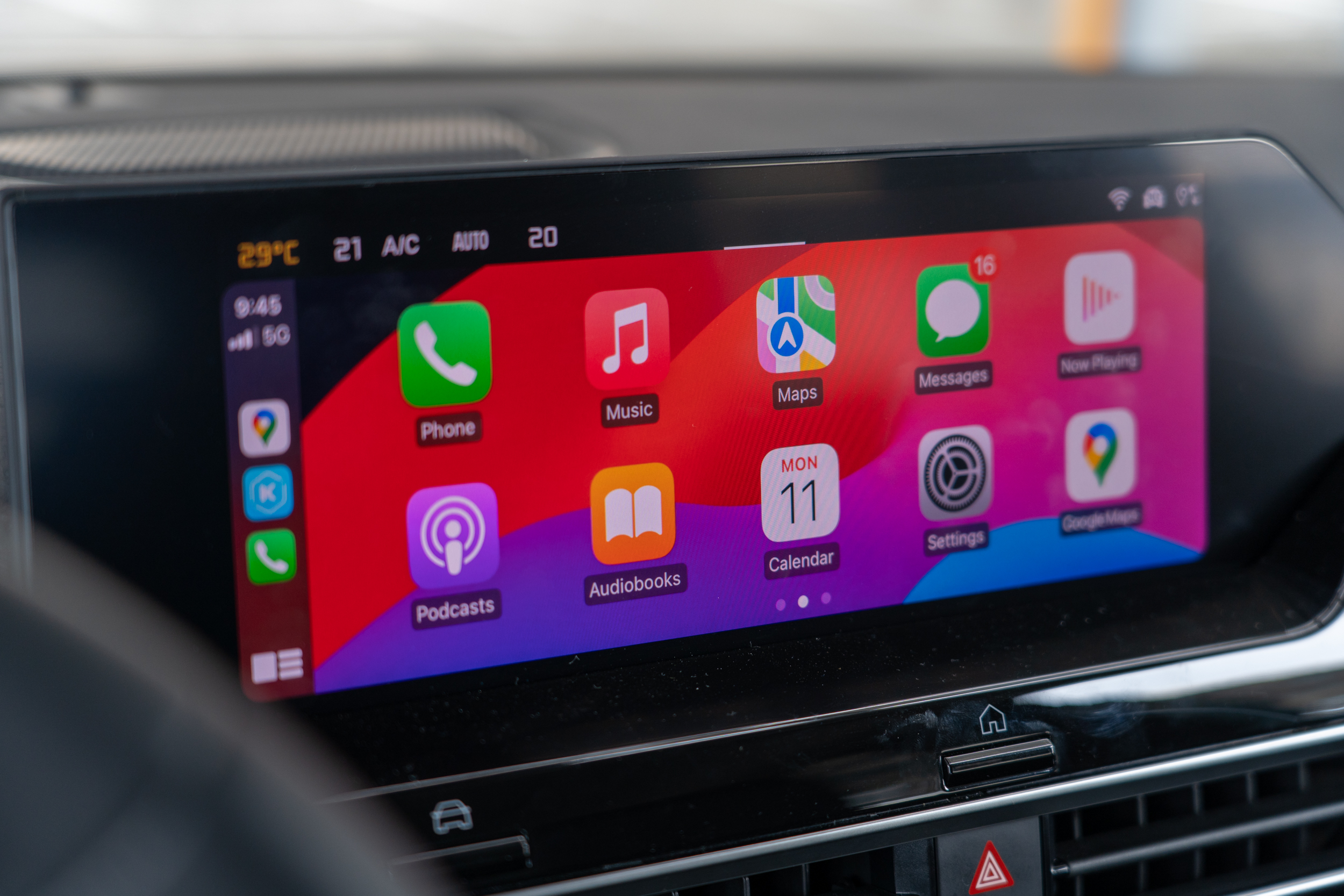 數位儀錶、中央觸控幕全以數位呈現,整體操作手感也相當直覺、就手。