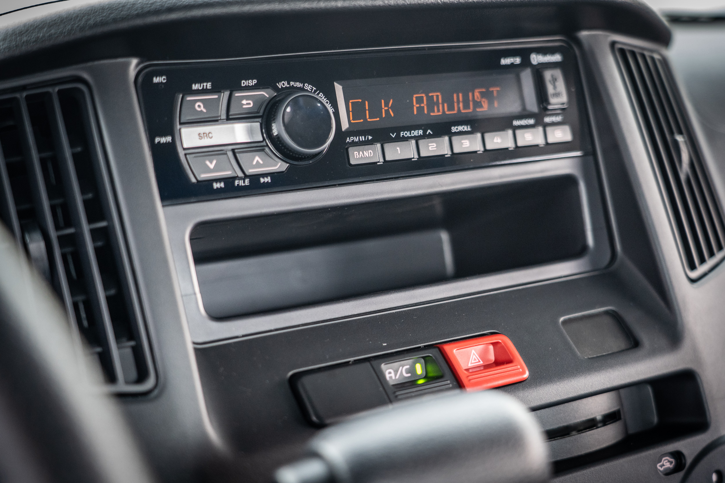 藍牙音響主機(附 USB 讀取功能 / 2 具揚聲器)。