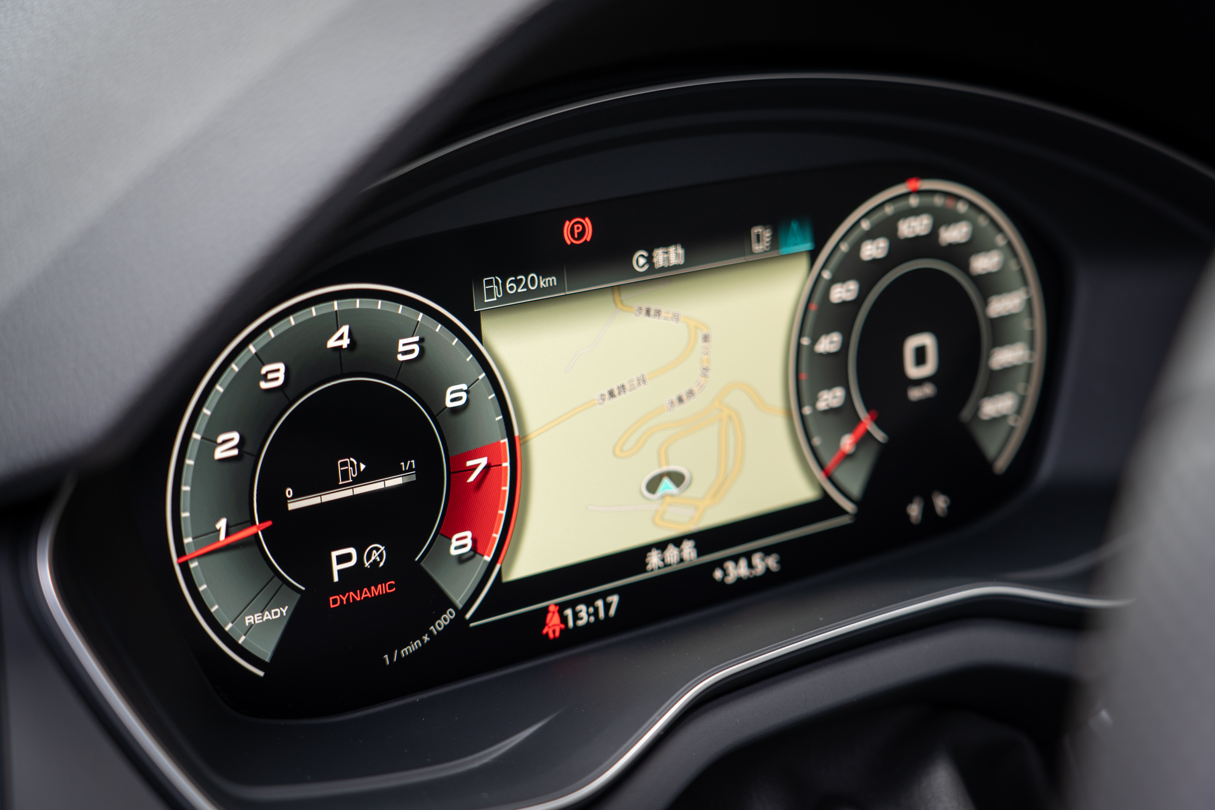 12.3 吋全數位儀表板。