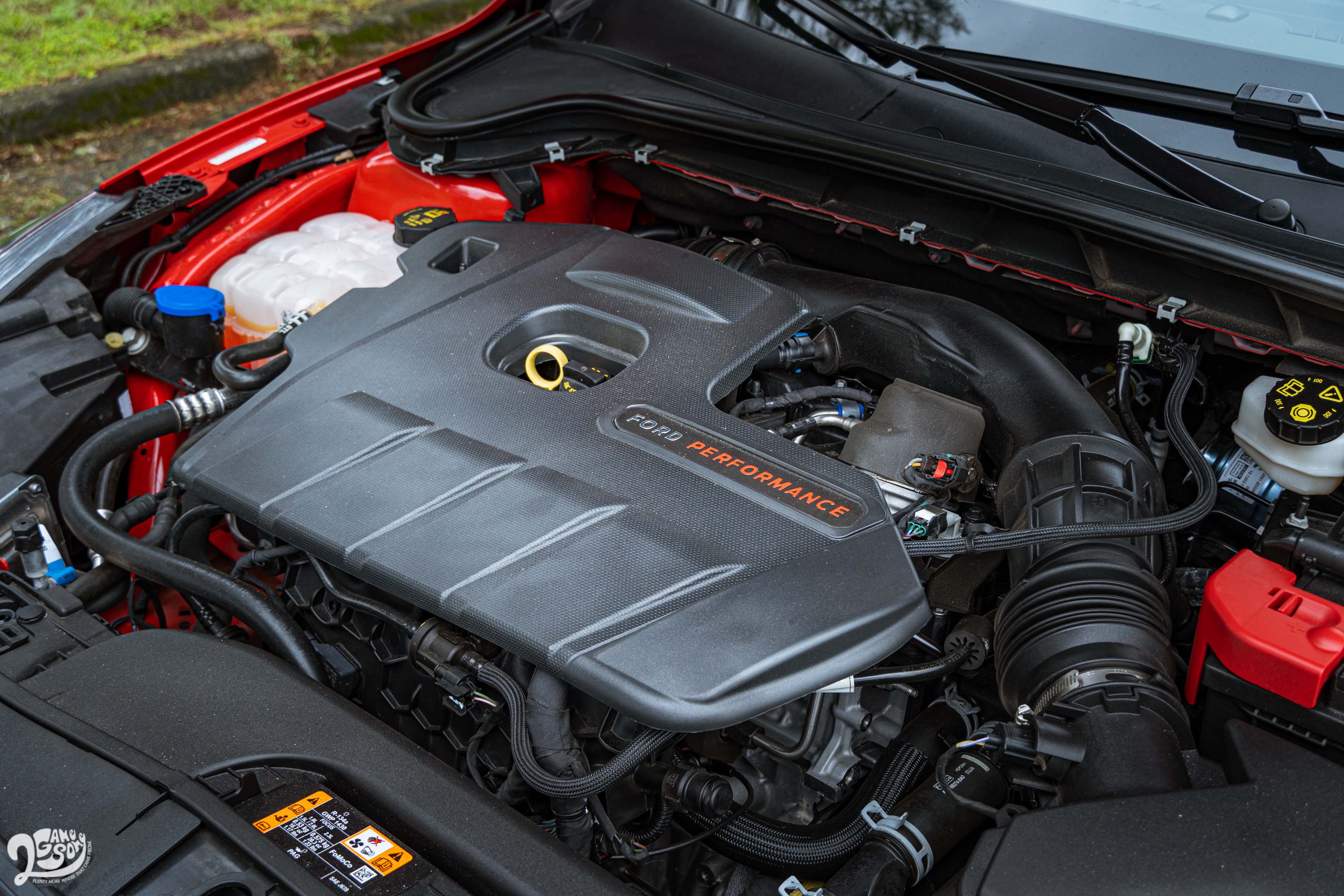 由 Ford Performance 調校的 EcoBoost 雙渦流渦輪增壓汽油引擎輸出達 280 ps 與 42.3 kgm。