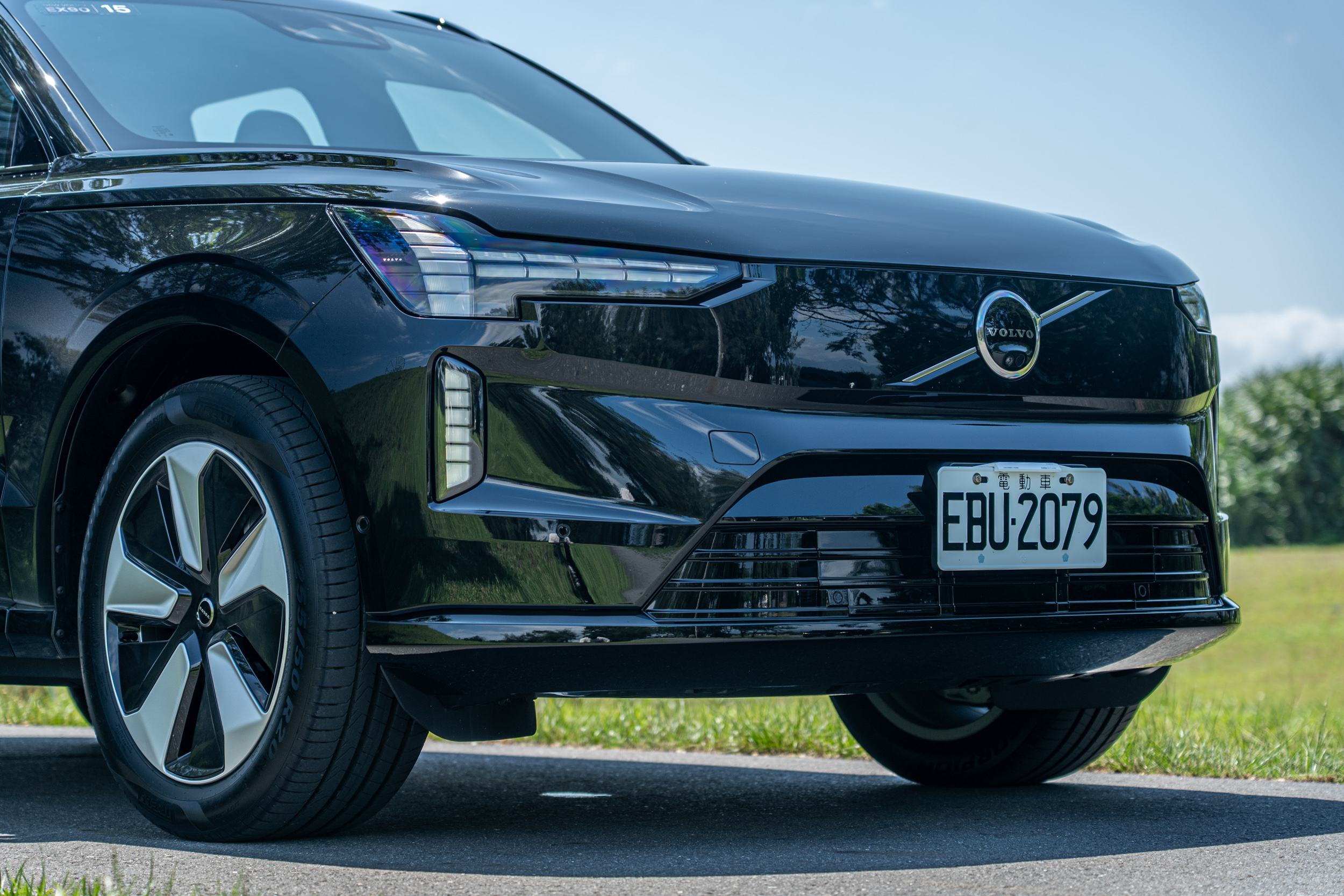 本次試駕車型為要價 295 萬元的 EX90 Plus, Single Motor 七座版。