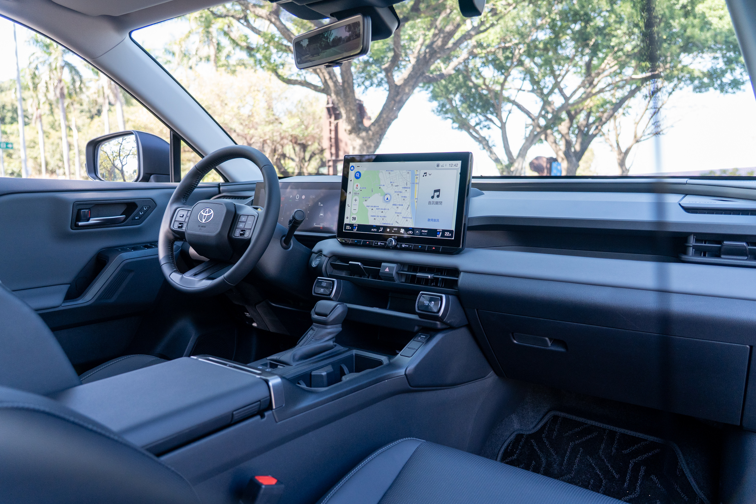 座艙格局與上世代有著明顯差異，以水平對稱方式為設計主軸。