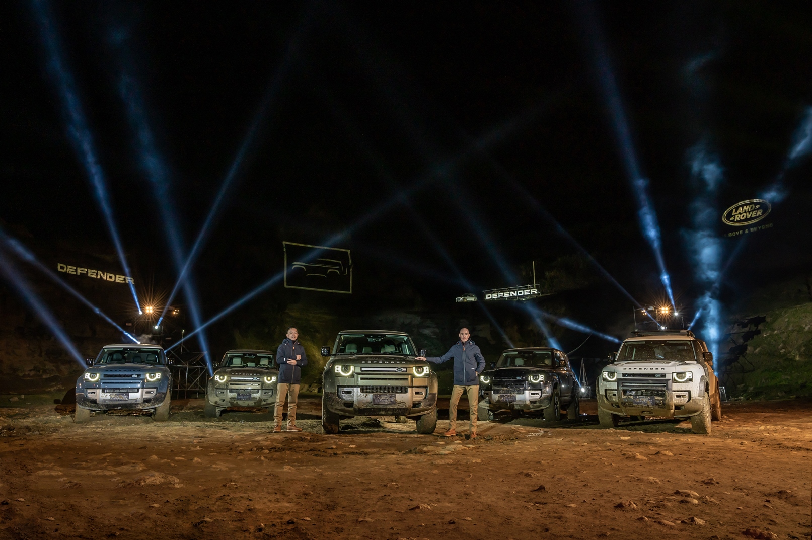 Jaguar Land Rover Taiwan 台灣捷豹路虎總經理 Garth Turnbull(右)與品牌總監張君維(左)。