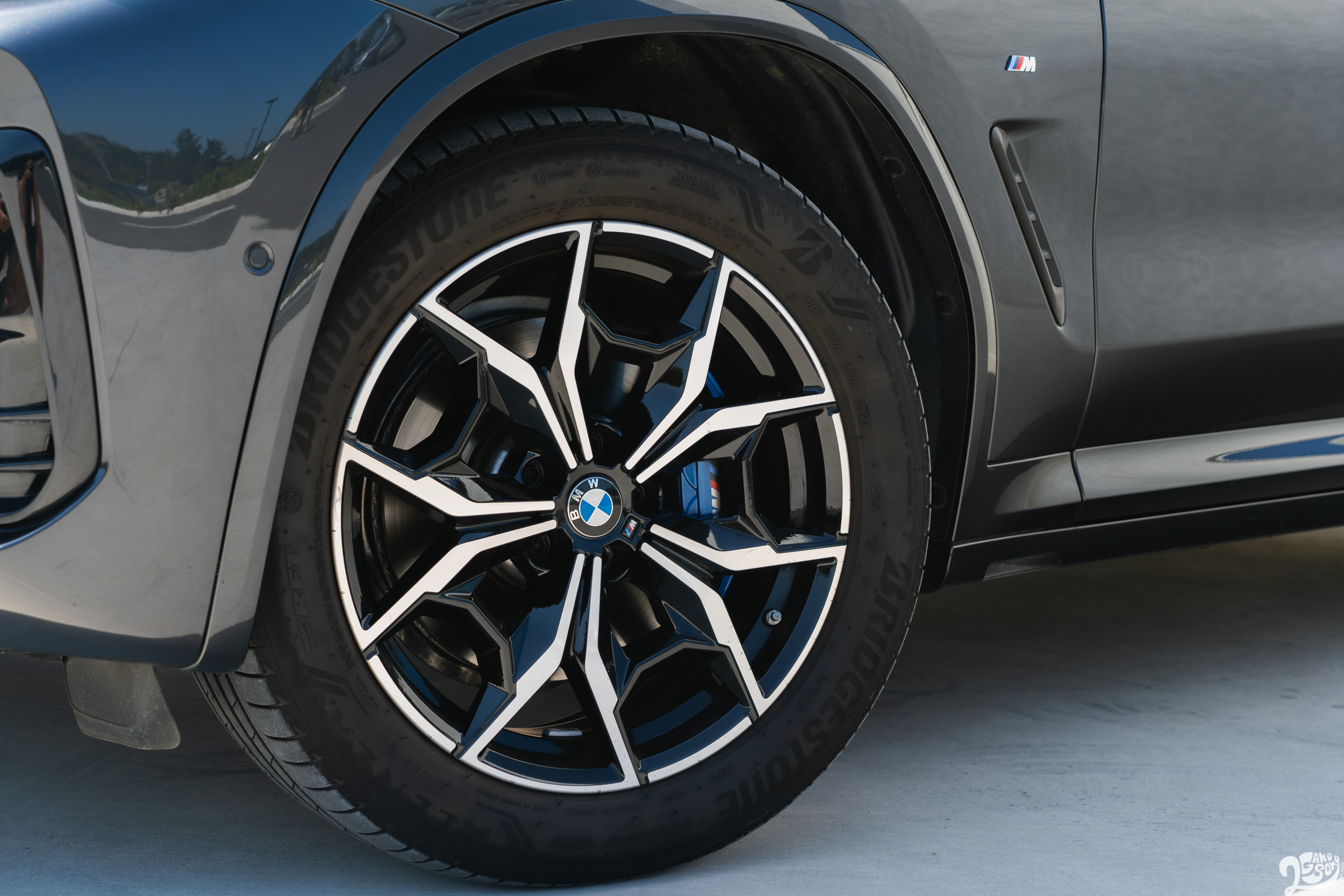 X3 xDrive30i 所標配的圈胎組為 245 / 50 R19 規格。