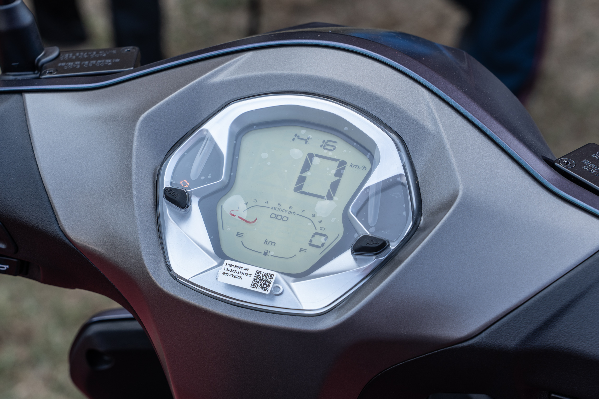 獨家全液晶儀表，夜間能見度與行車資訊顯示水準提升。