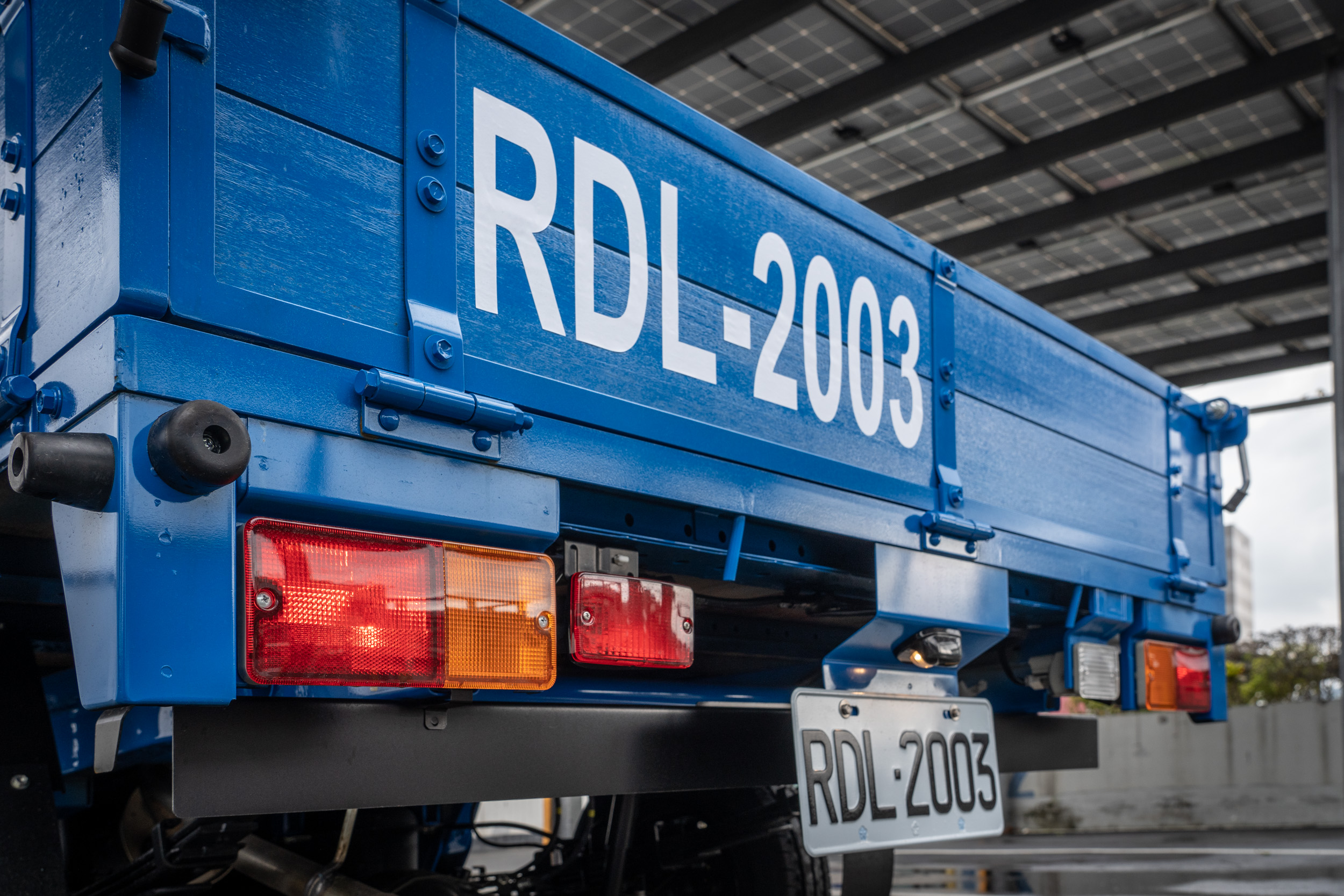 尾燈也為 LED 規格。