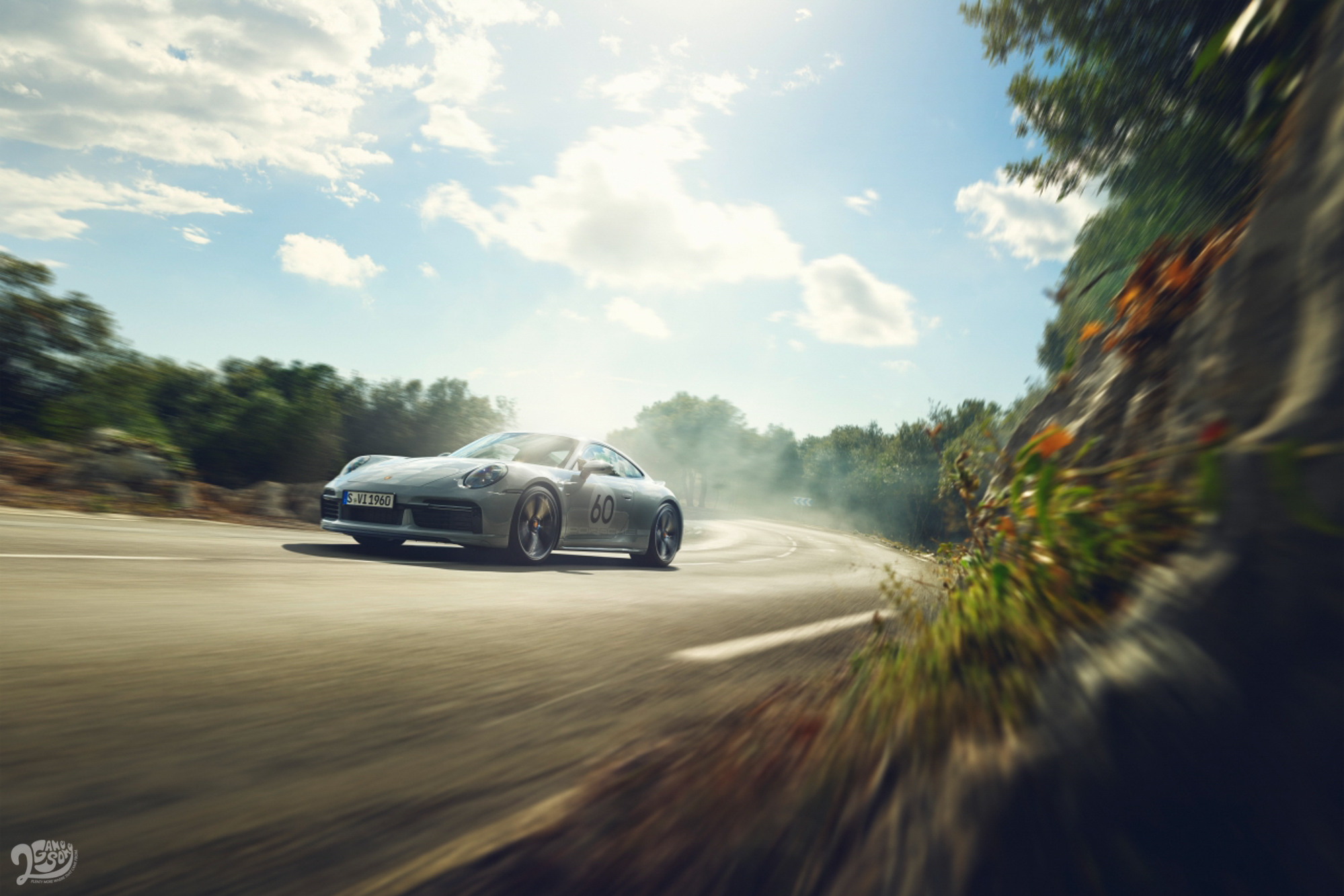 標配保時捷主動式懸載調整系統(PASM),其阻尼針對車輛動態做出調整的速度快如閃電。