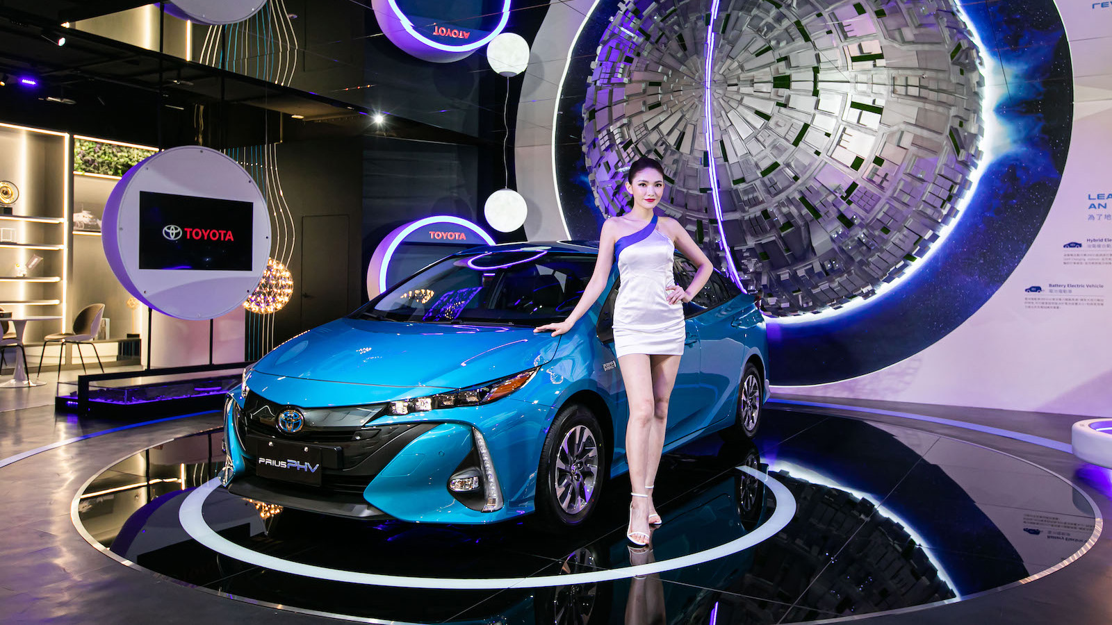 Toyota 宣示電動化宏圖，首間品牌形象館進駐林口三井 Outlet