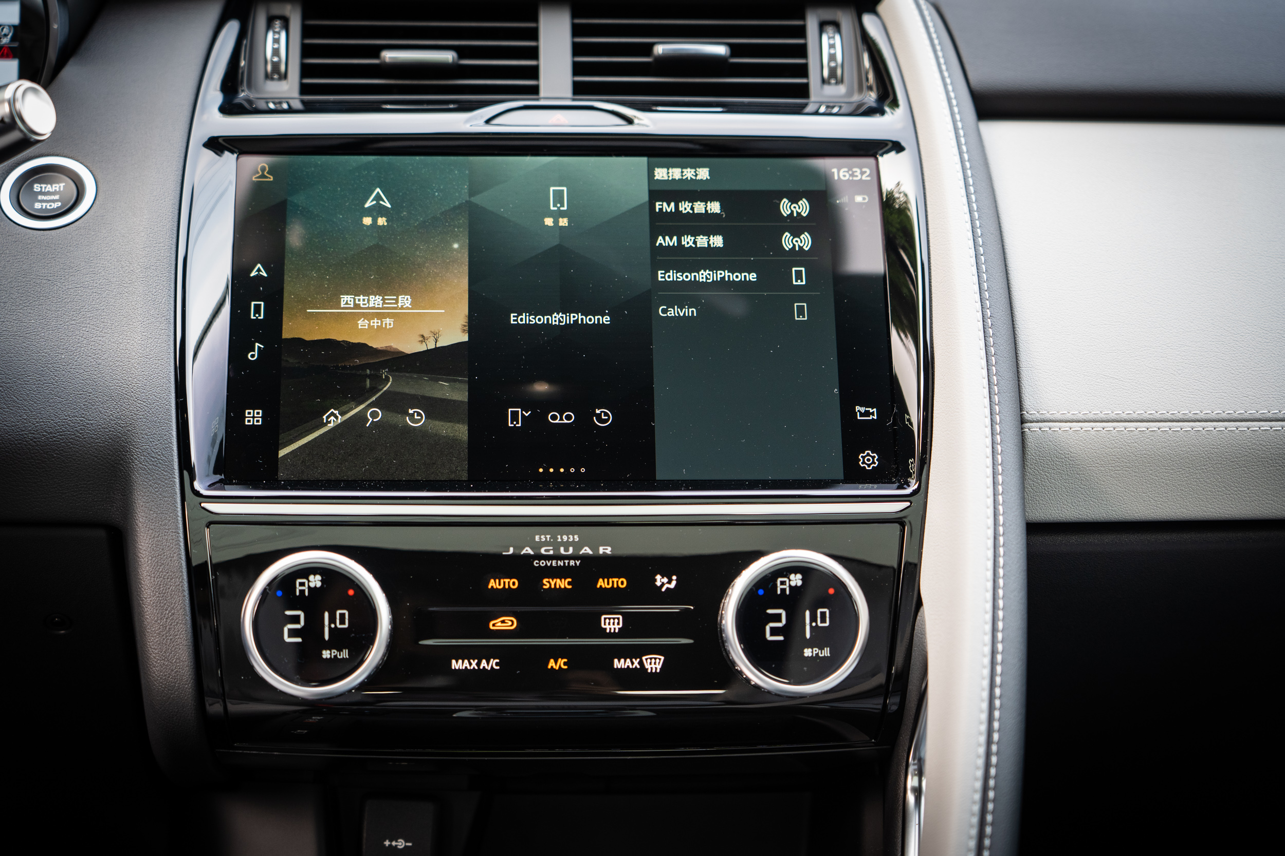 中控台中央的 11.4 吋 Pivi Pro 多媒體觸控式顯示螢幕,介面設計與操作邏輯都相當易懂好上手。