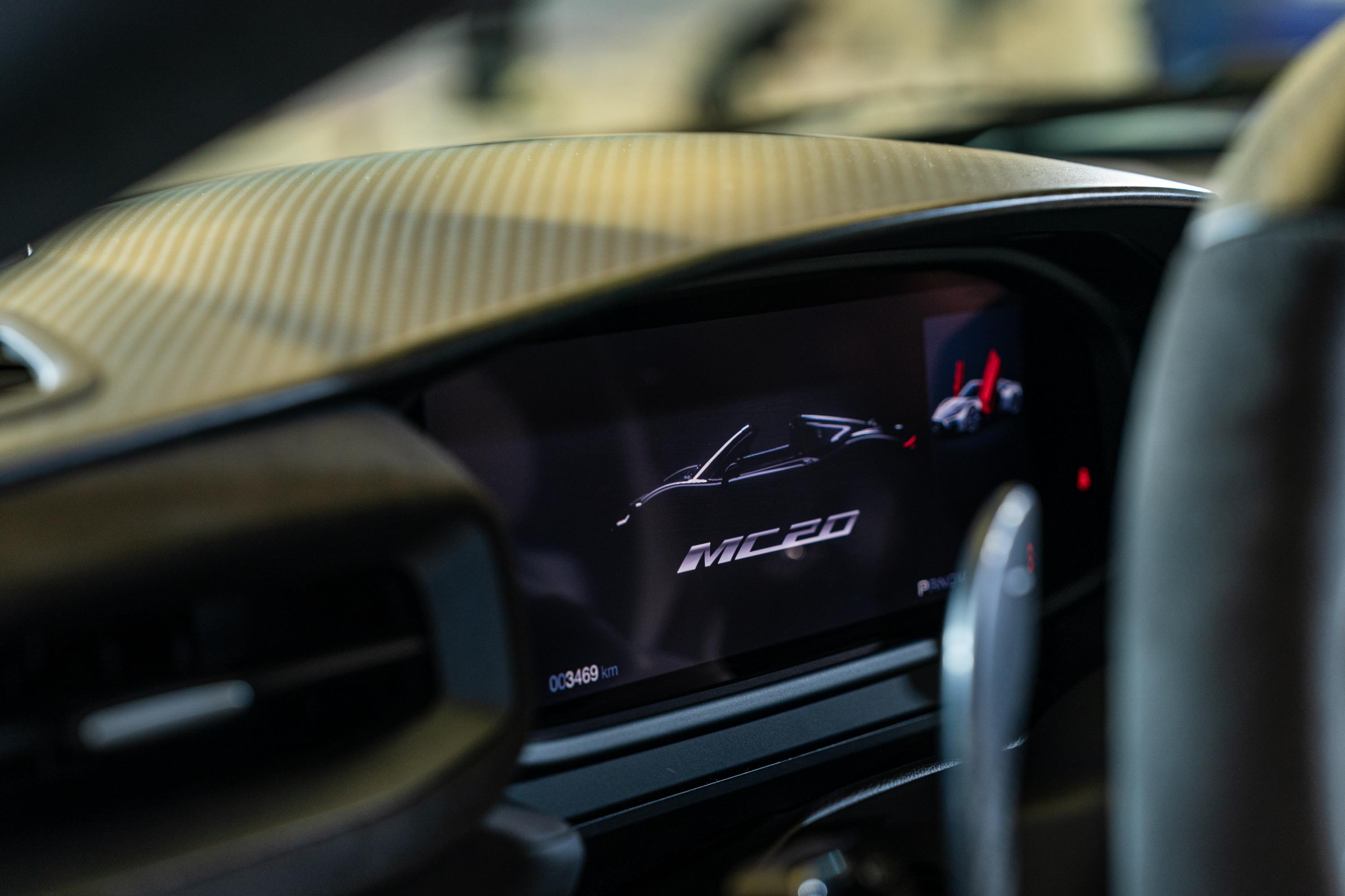 10.25 吋高解析度數位儀表板。