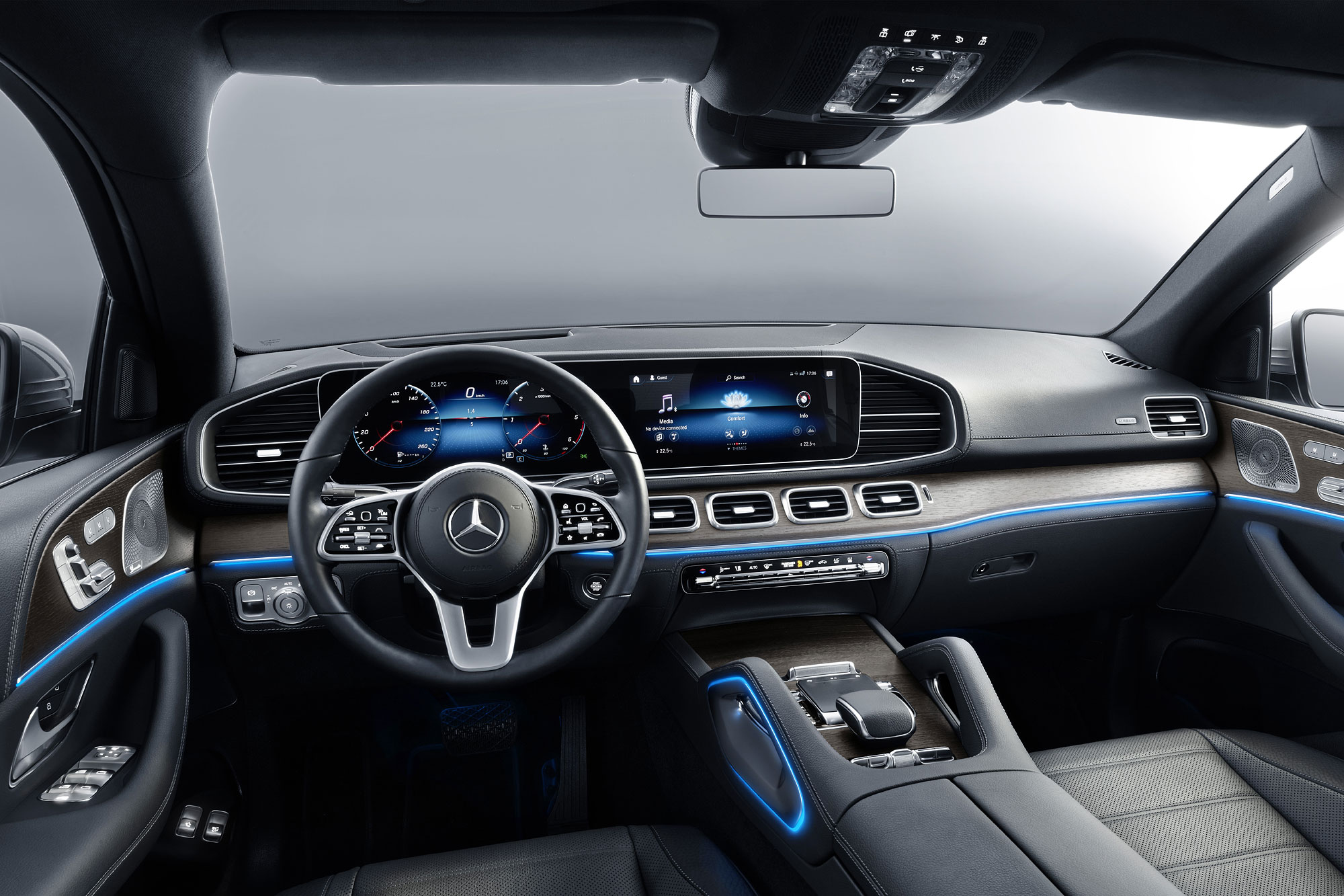 科技化的座艙鋪陳，追隨上 Mercedes-Benz 新世代家族產品的腳步。