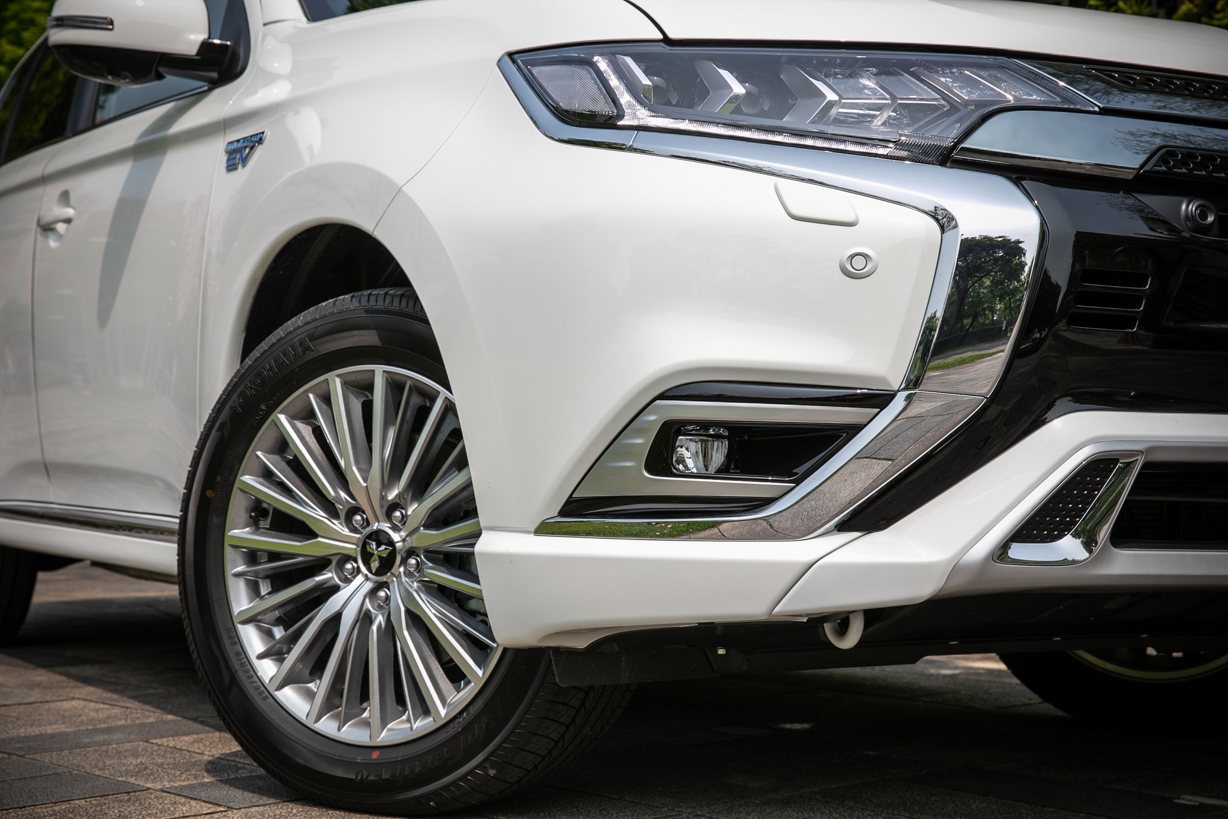 外觀上採用與國產 Outlander 相同的設計元素,僅於細節處有所差異。