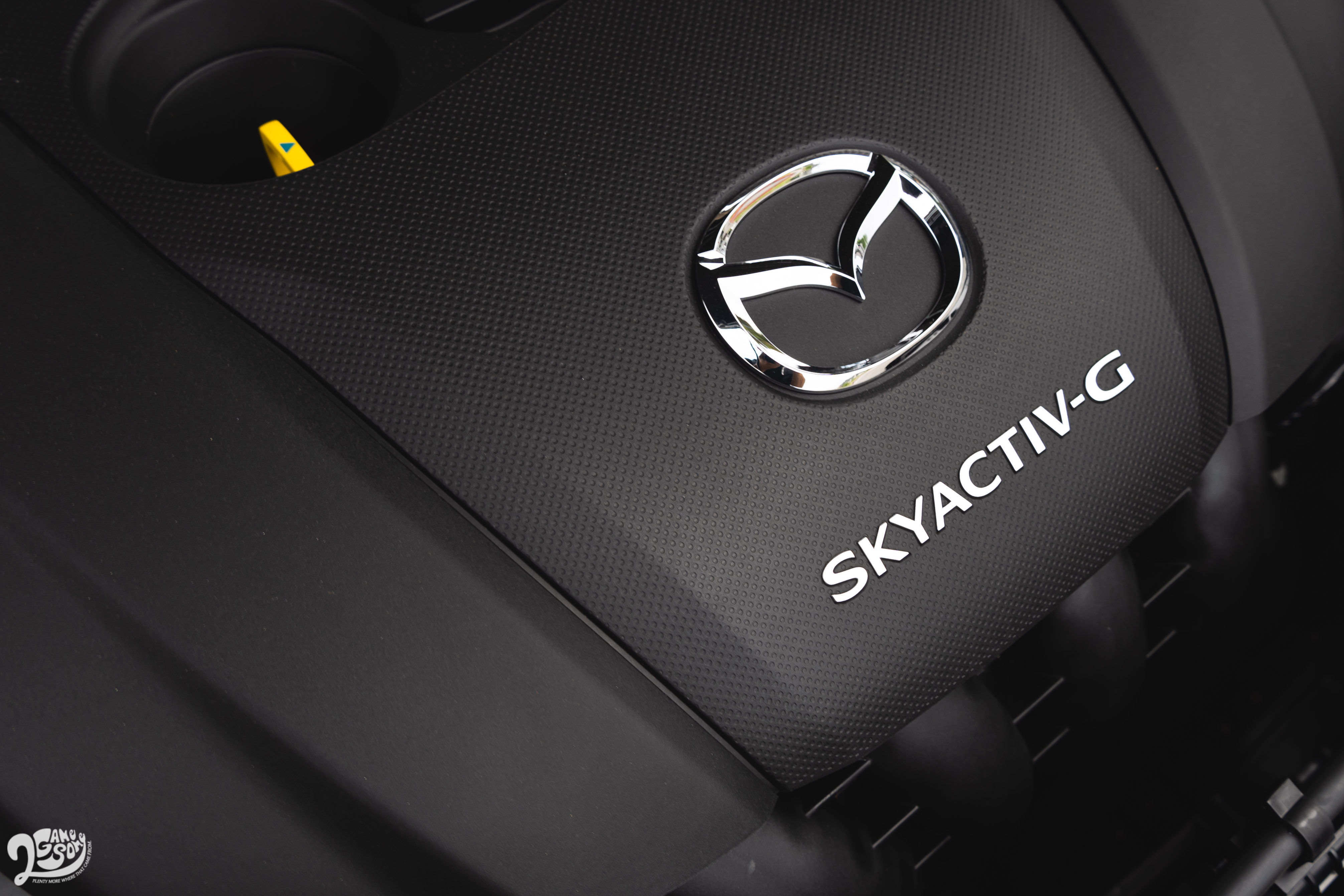 2.0 升四缸自然進氣引擎 165 匹馬力與 21.7 公斤米扭力。