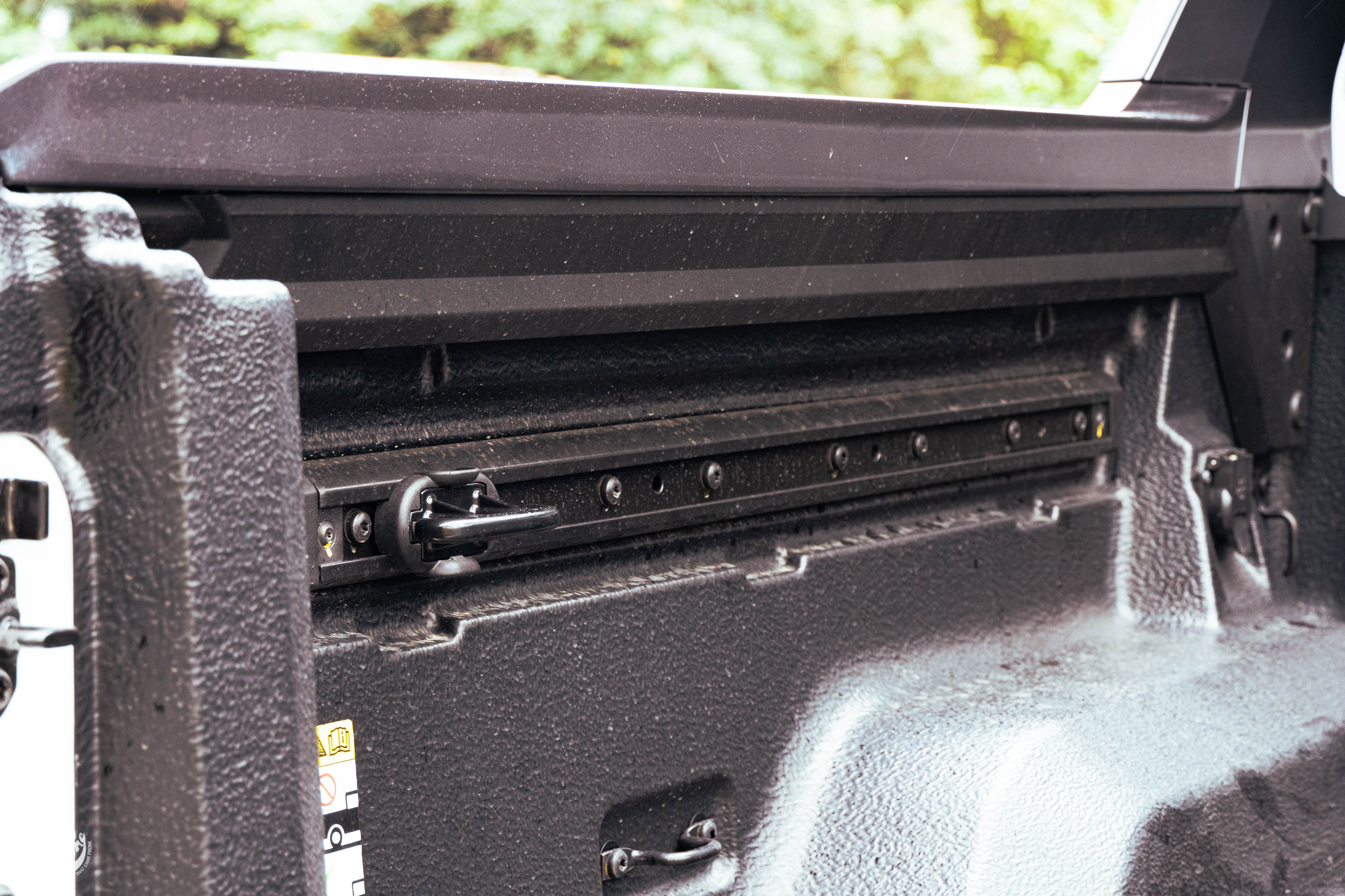 Cargo Management 繩索勾軌道槽。