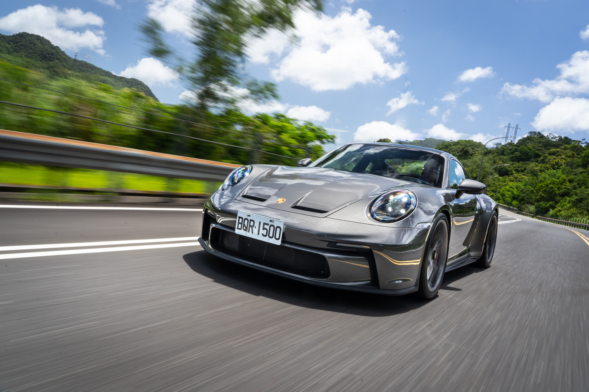 收放之間，Porsche 911 GT3 with Touring Package 重新解構旅行的意義
