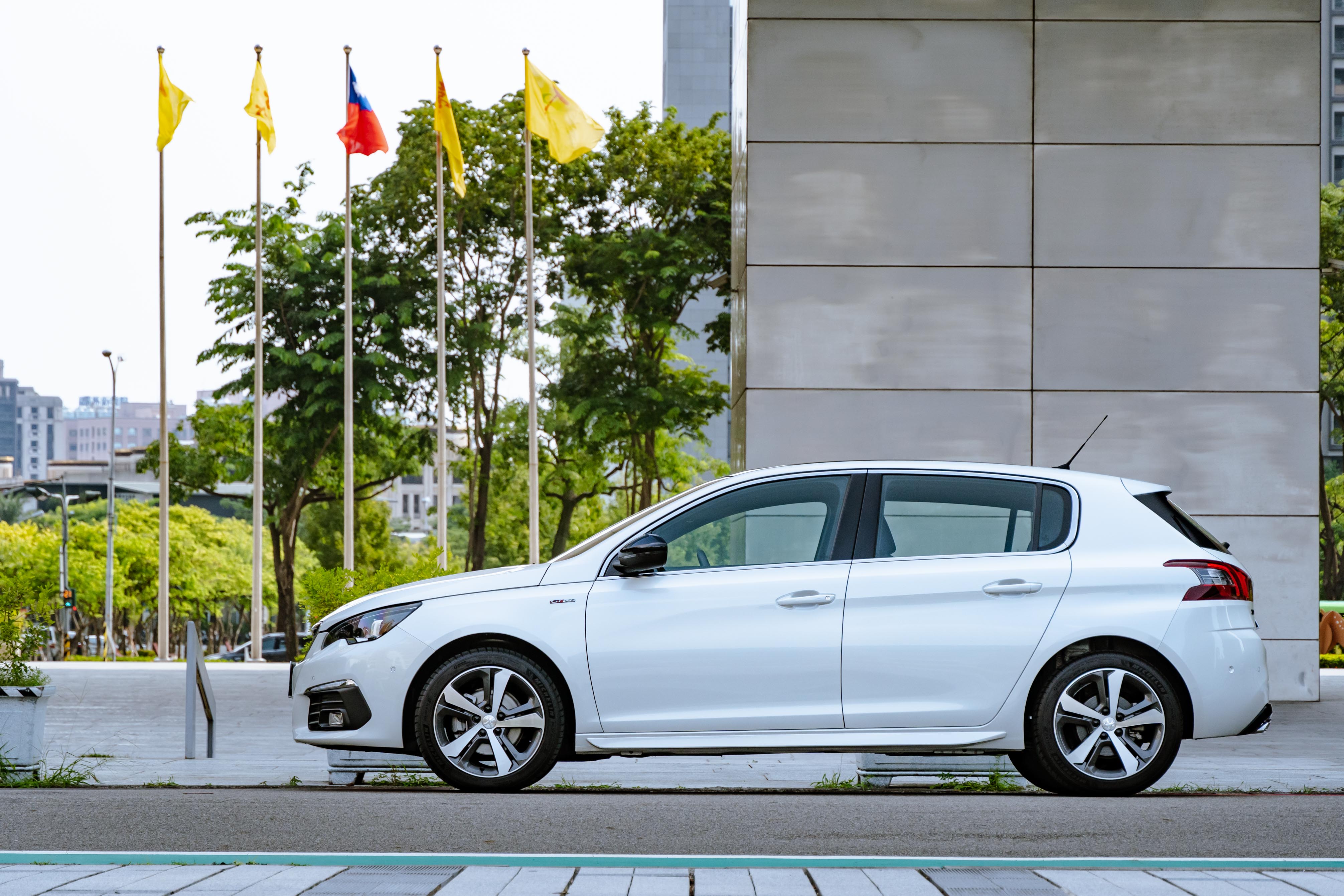 308 Peugeot 適合喜歡五門掀背,也喜歡稀有感的買家。