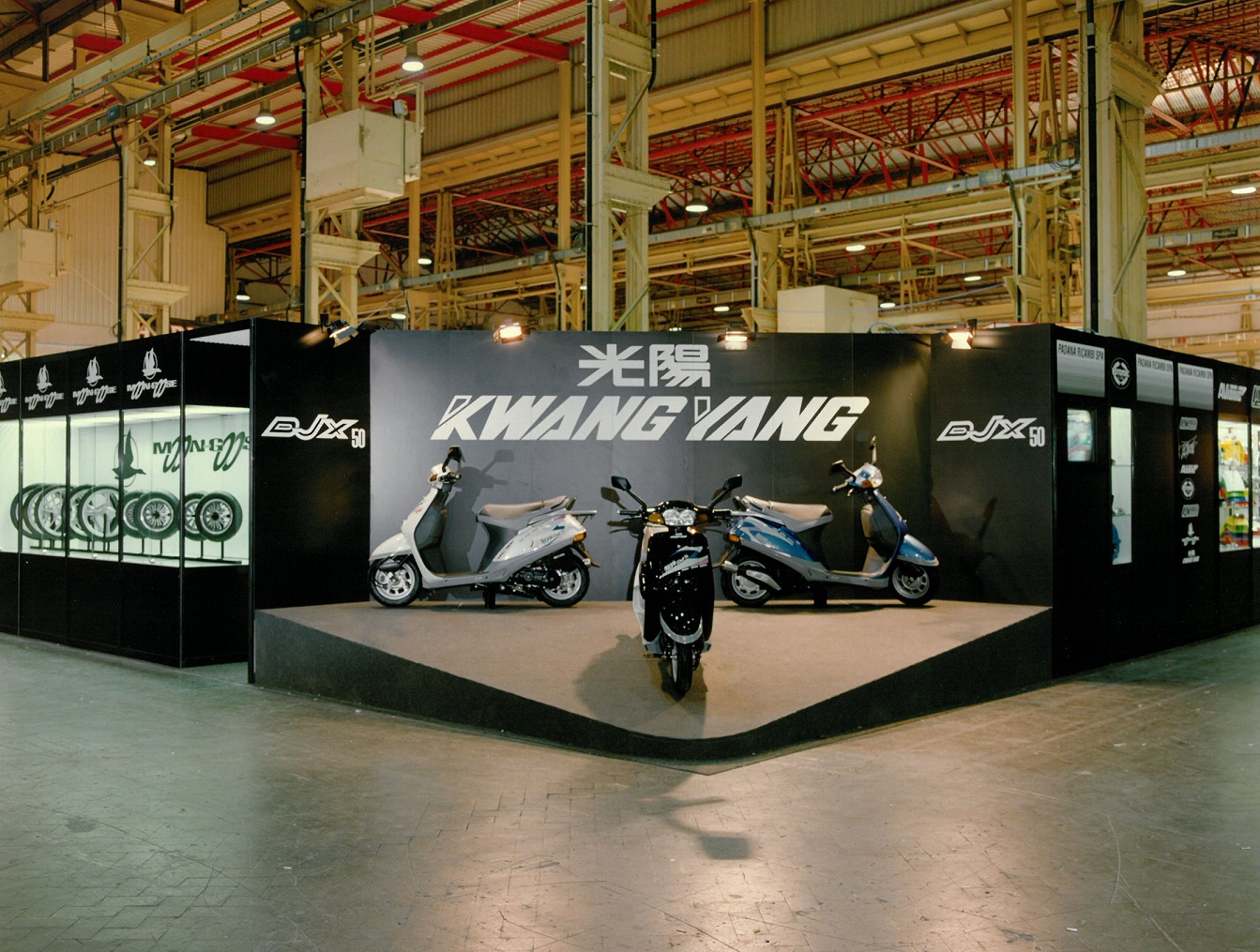 1991 年 Kymco 代理商首度參加米蘭車展。當時在國外車展攤位上還出現中文商標光陽與當時的英文商標 KWANG YANG。