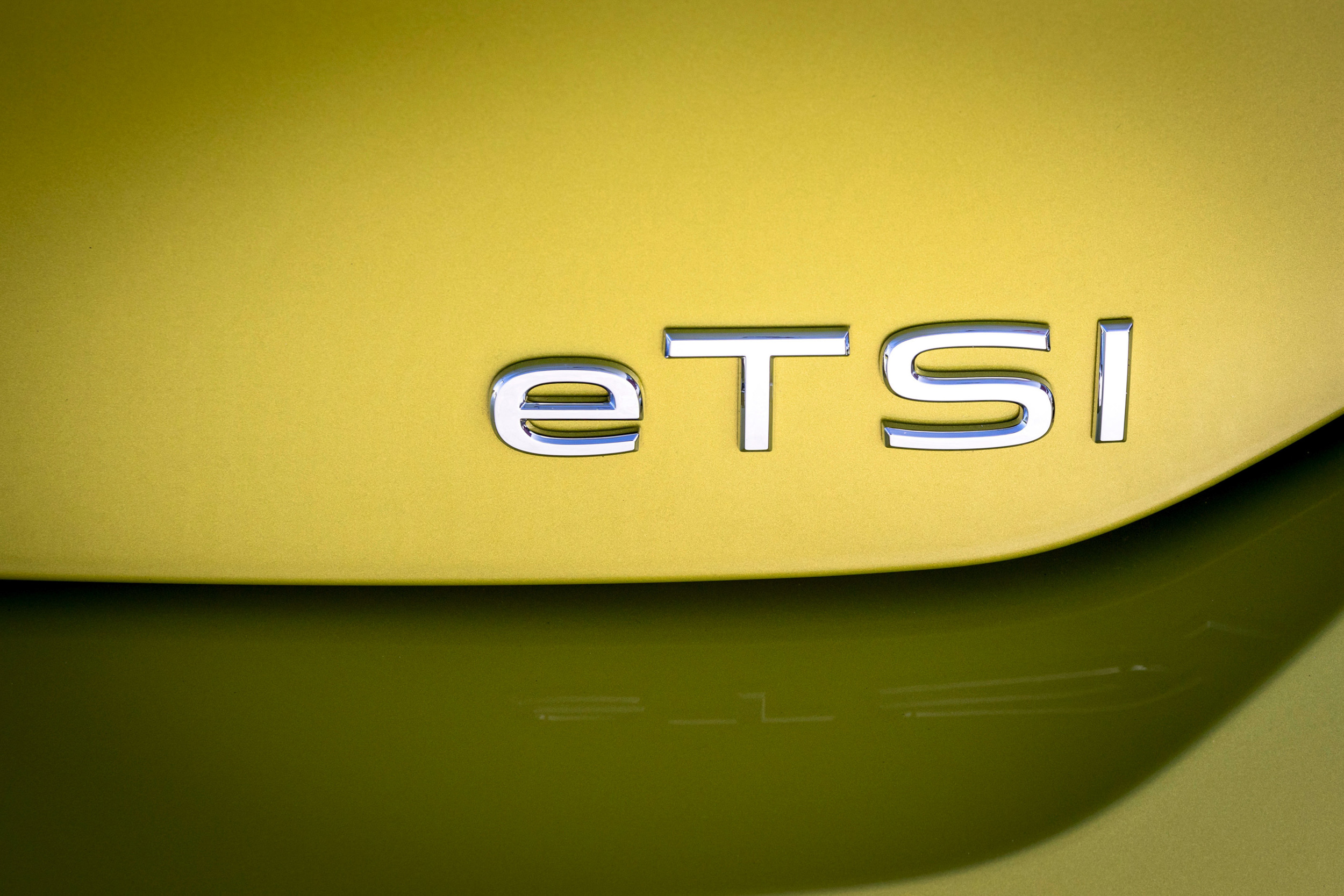 台灣福斯汽車首次為 8 代 Golf 掀背車款與 Variant 車款導入 48V eTSI 輕油電動力系統。