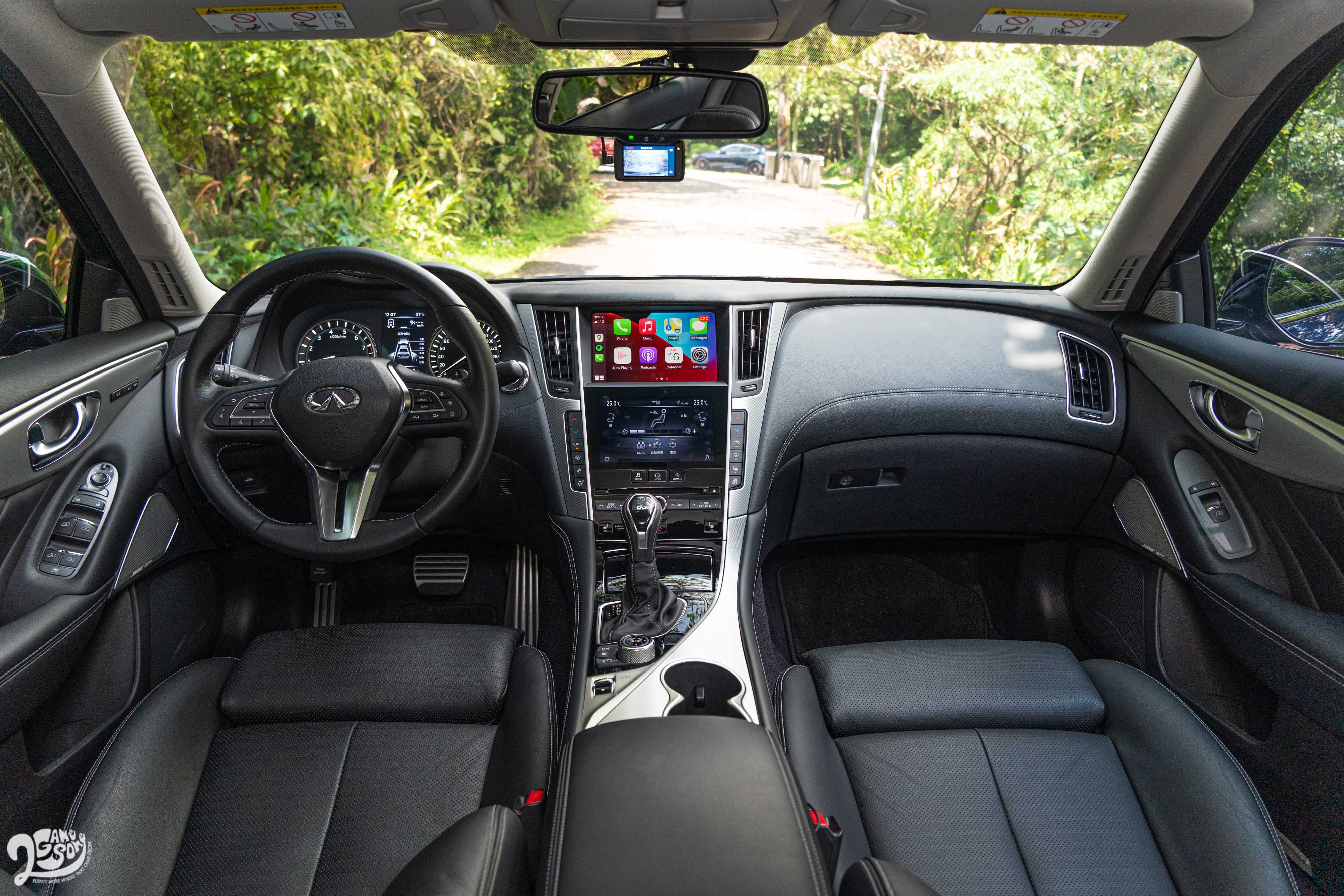 Q50 整體內裝與其他豪華房車相比,難免有些過時。