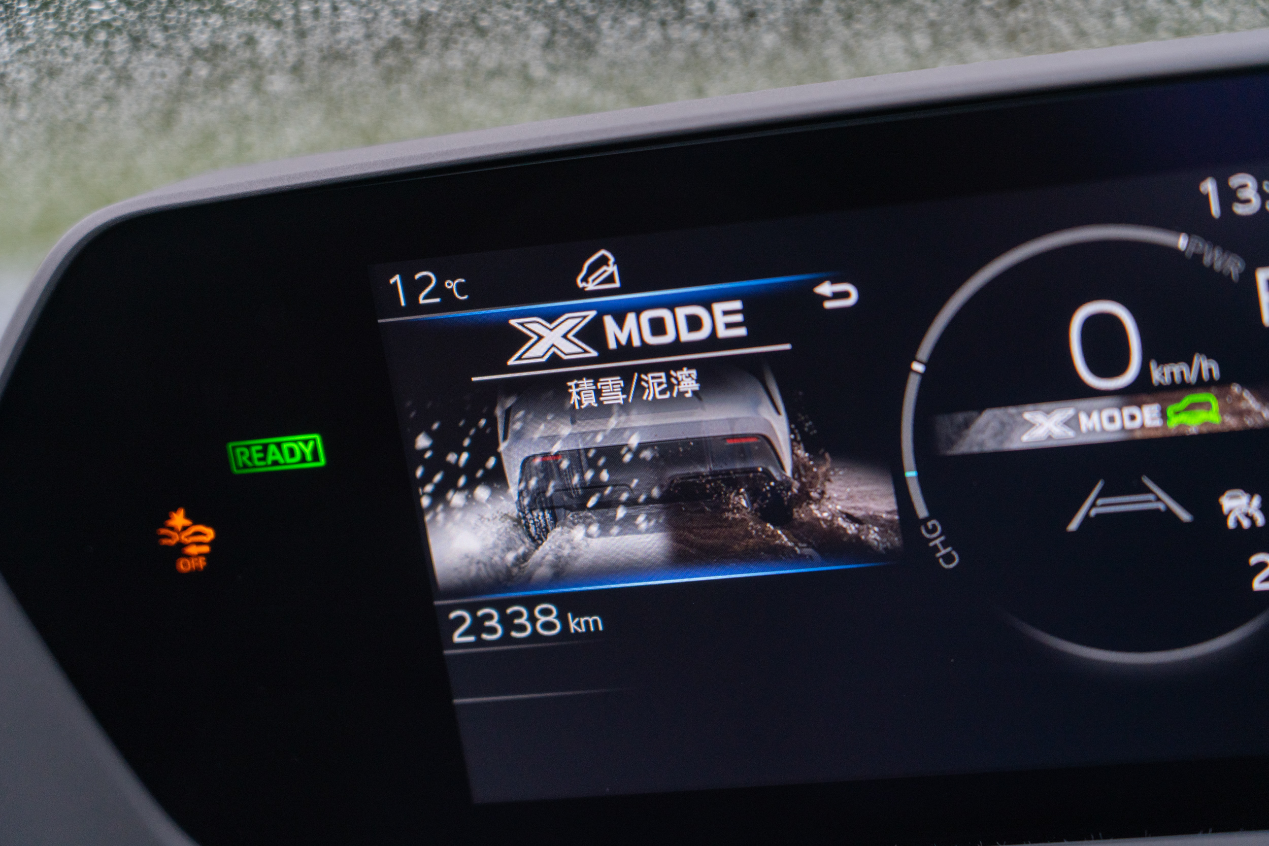 X Mode 的四輪驅動科技,可說是 Subaru 的靈魂,縱使是如 Solterra 這類強調家用的休旅而言,在試駕感受上仍舊充滿 Subaru 過往的影子。