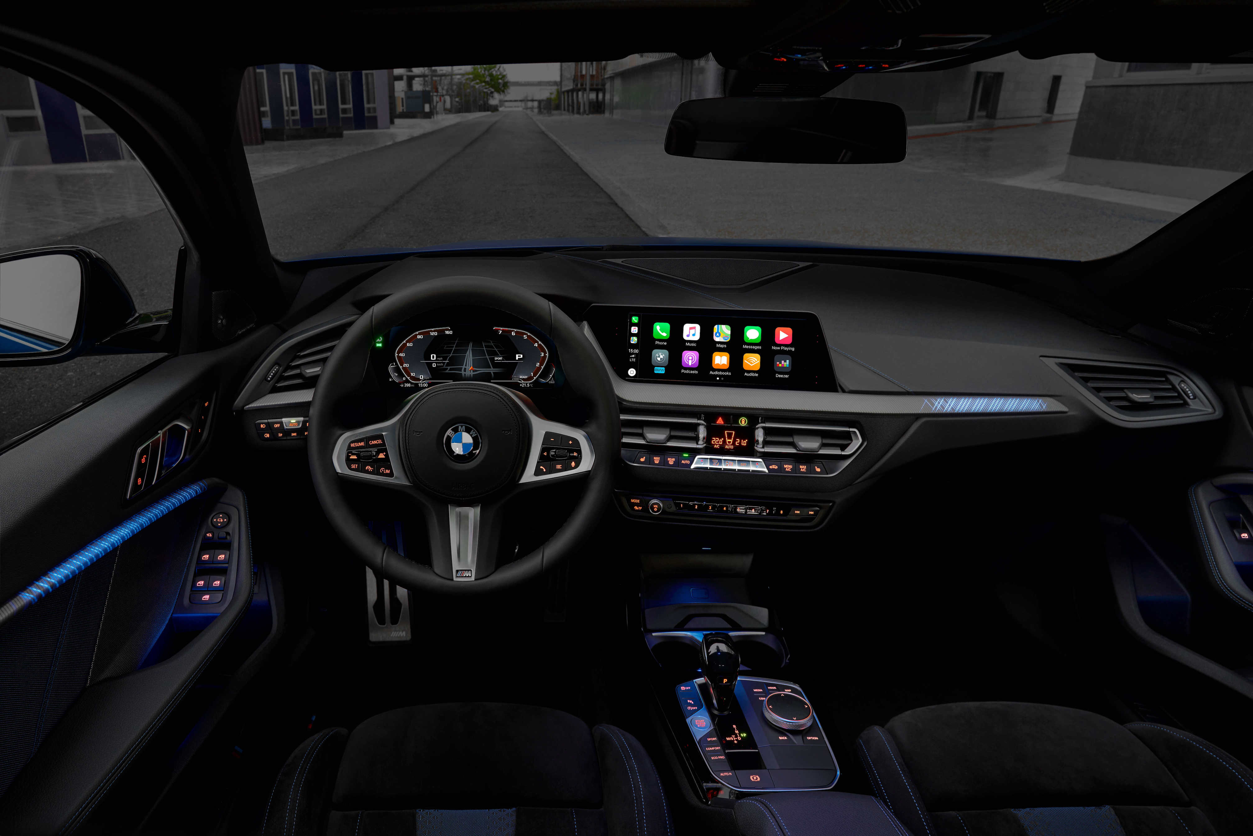 全新世代 BMW 1系列導入家族最新的 BMW 全數位虛擬座艙，整合10.25吋虛擬數位儀錶及 10.25 吋中控觸控螢幕。