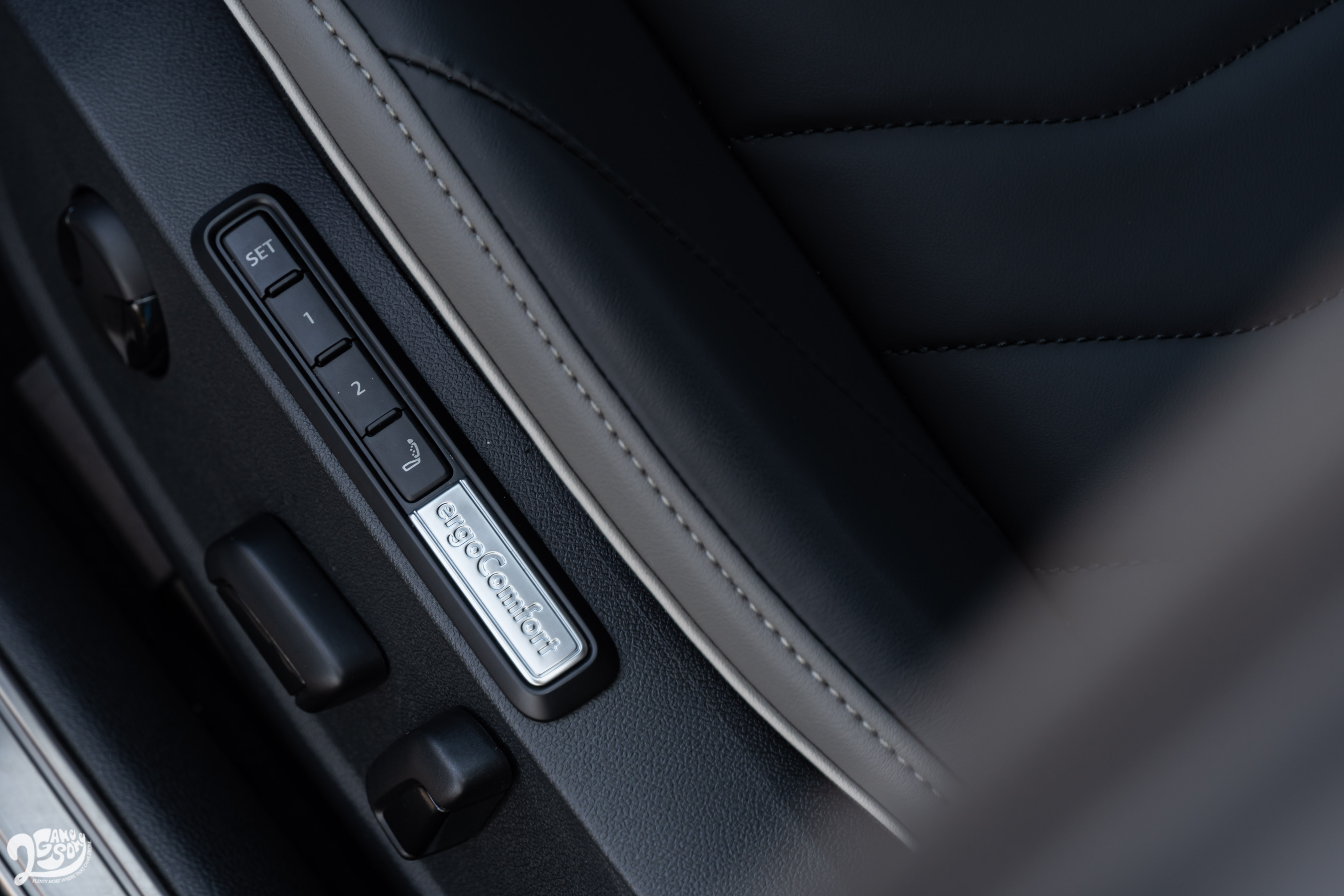 駕駛座附記憶功能。