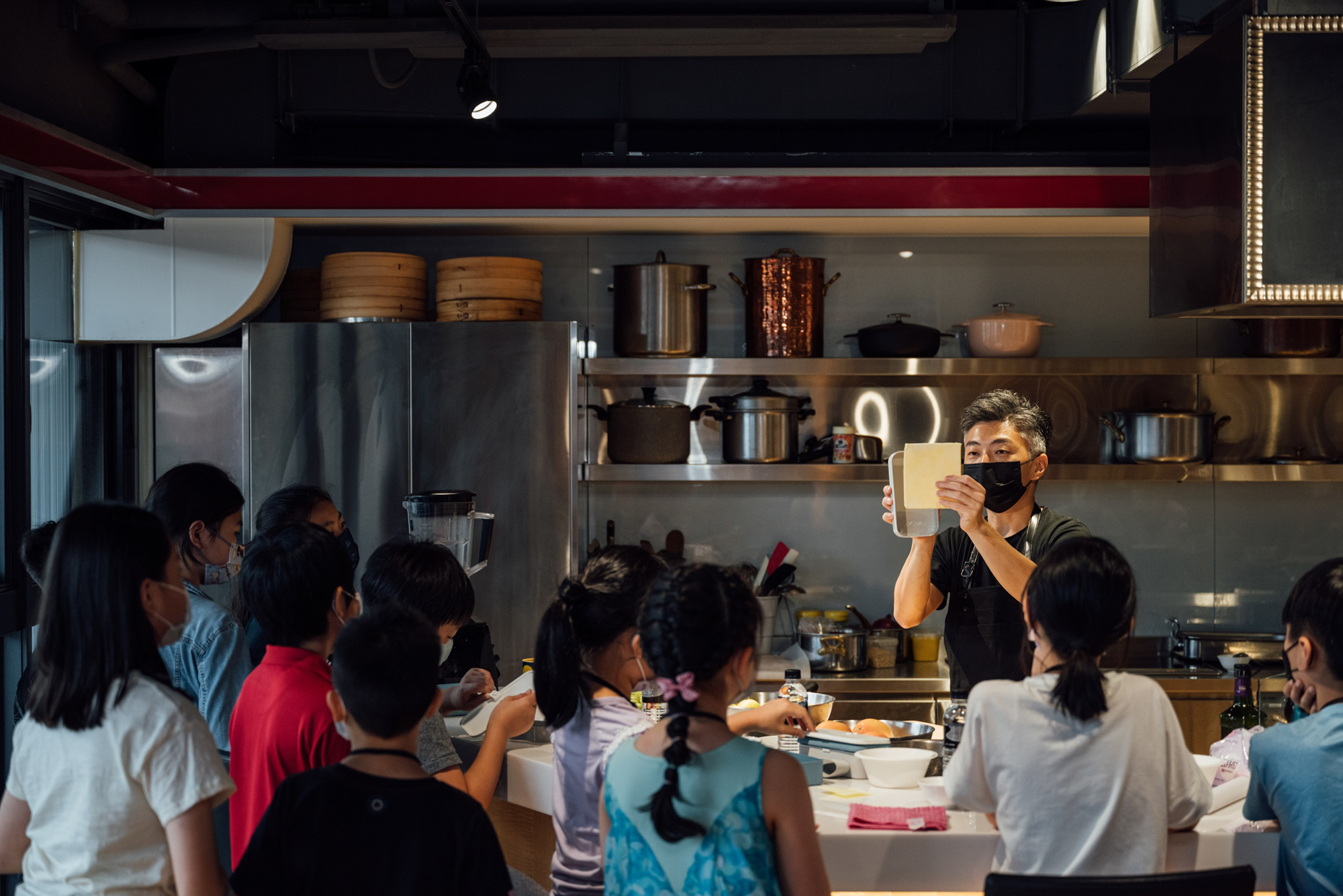 小小星級主廚們十分投入課程,與 Lexus 盡享料理的食趣逸樂。